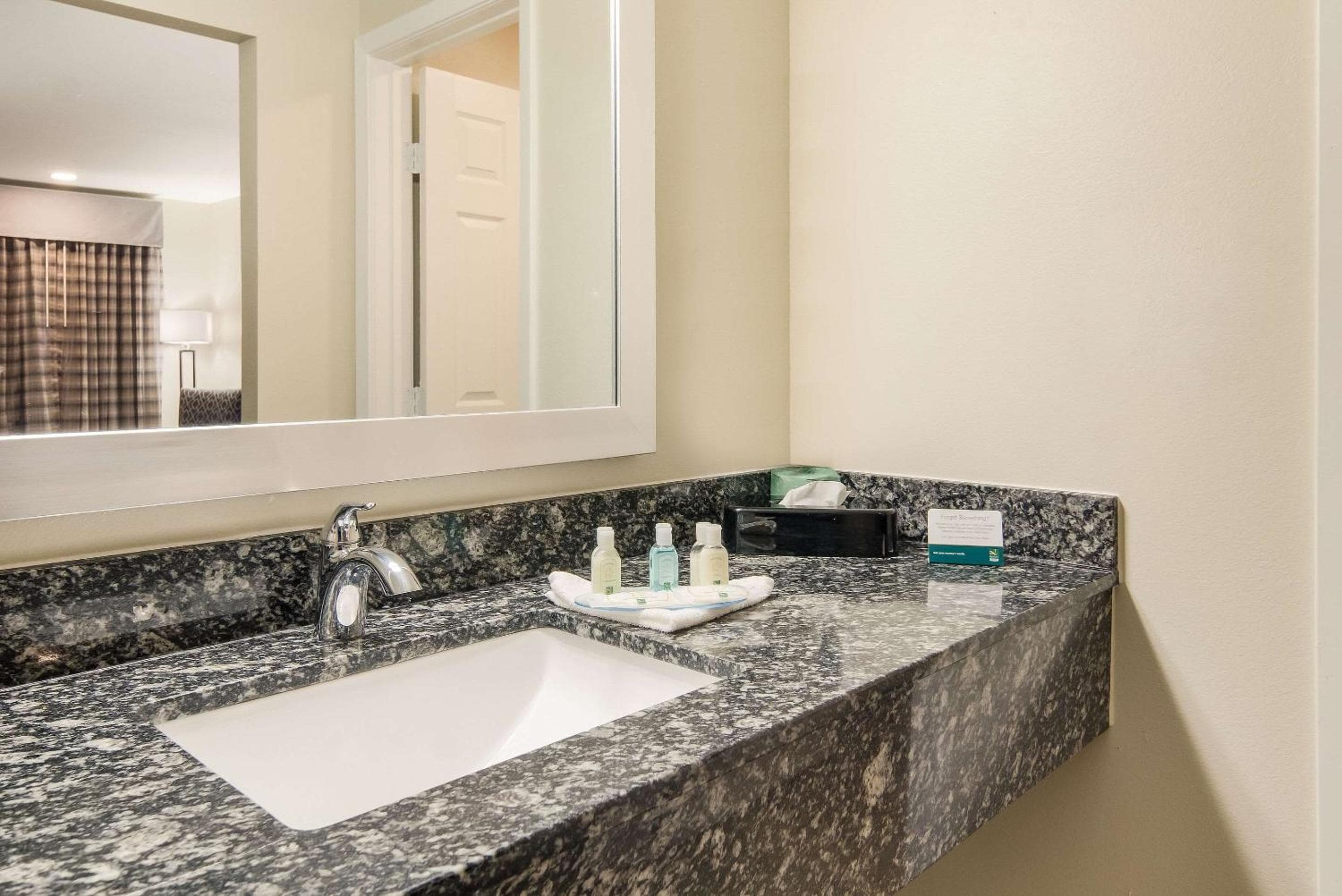 Quality Inn & Suites Dallas-Cityplace