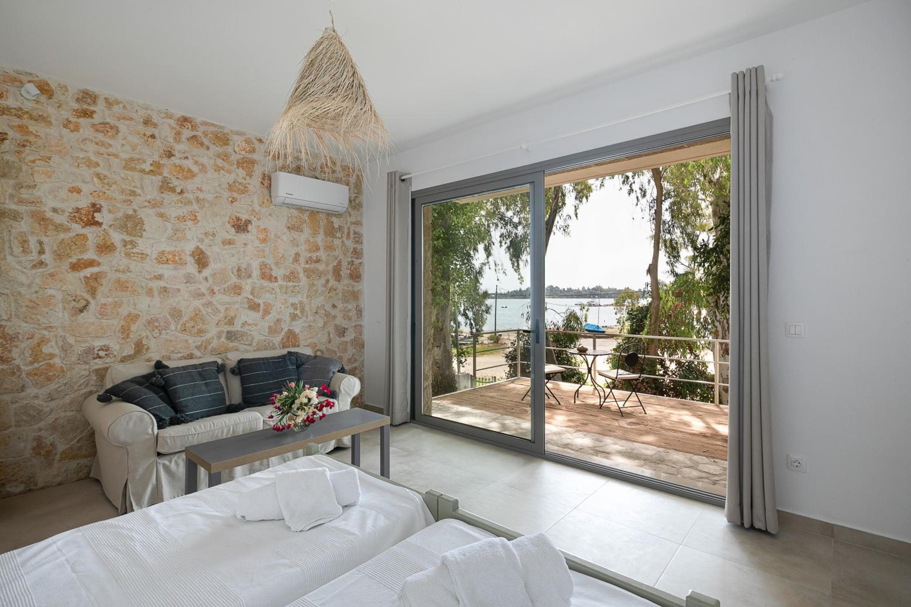 Marina Vista Luxury Studio suites Beach front