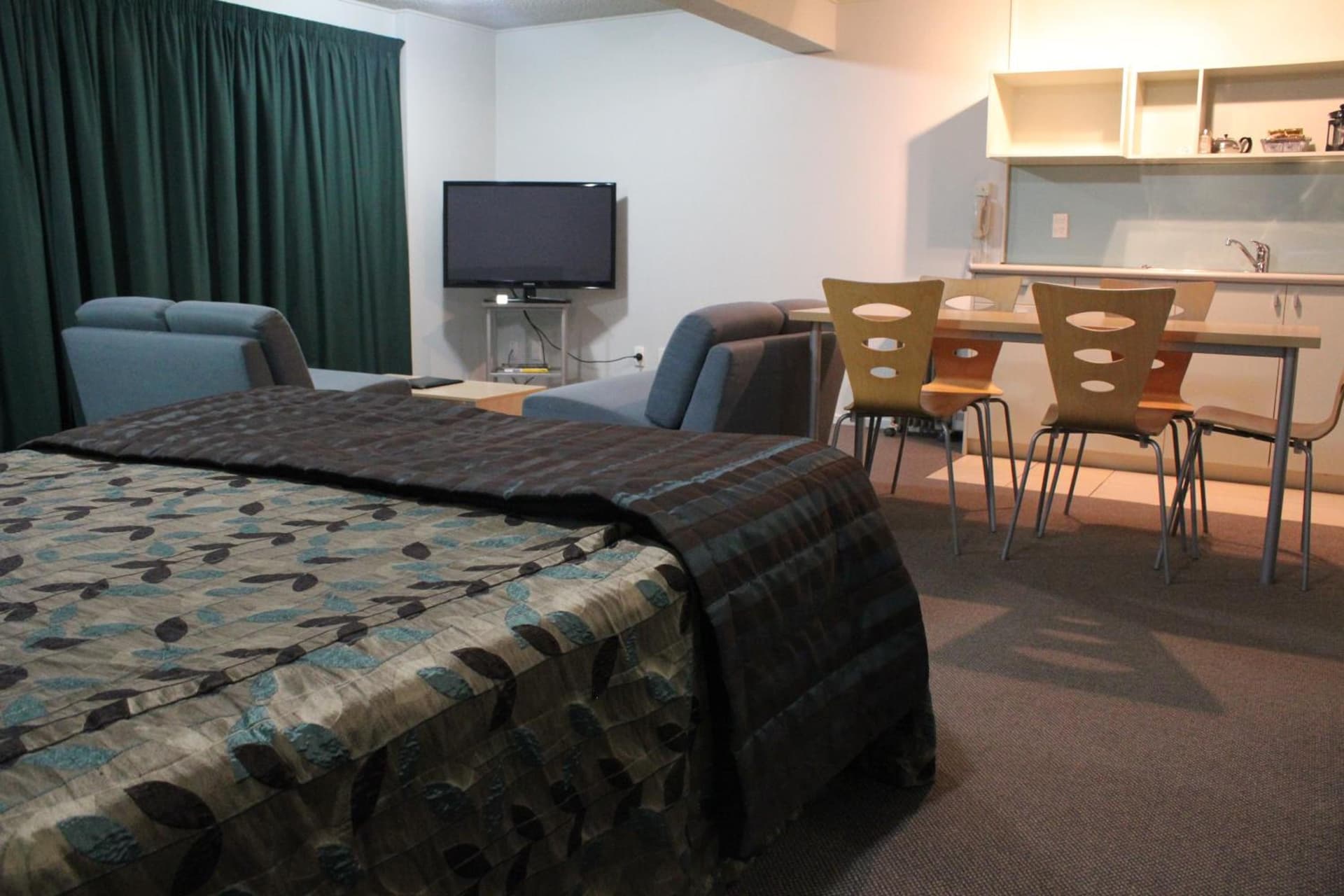 Edgewater Motor Lodge