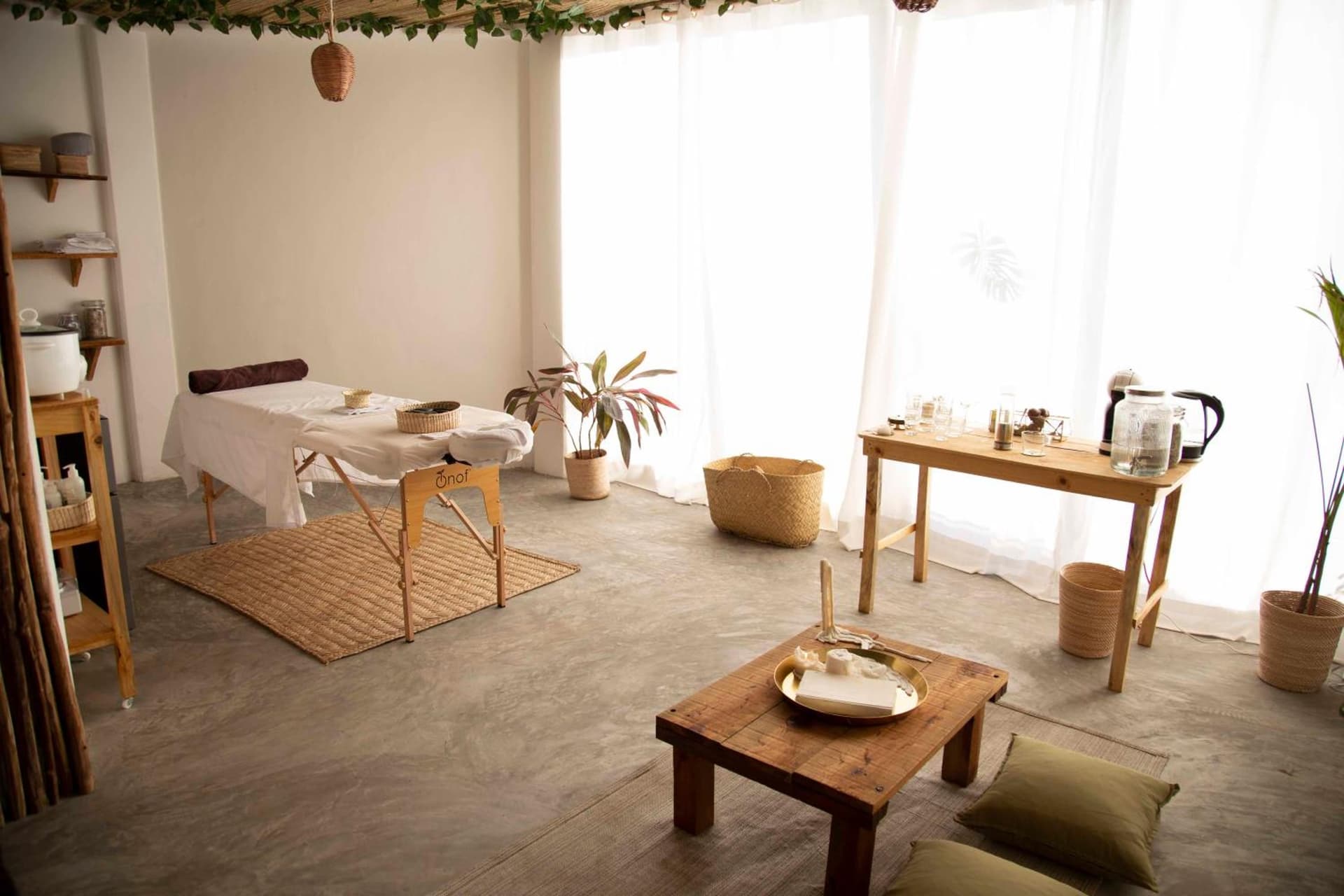 Noah Beach Hotel & Suites