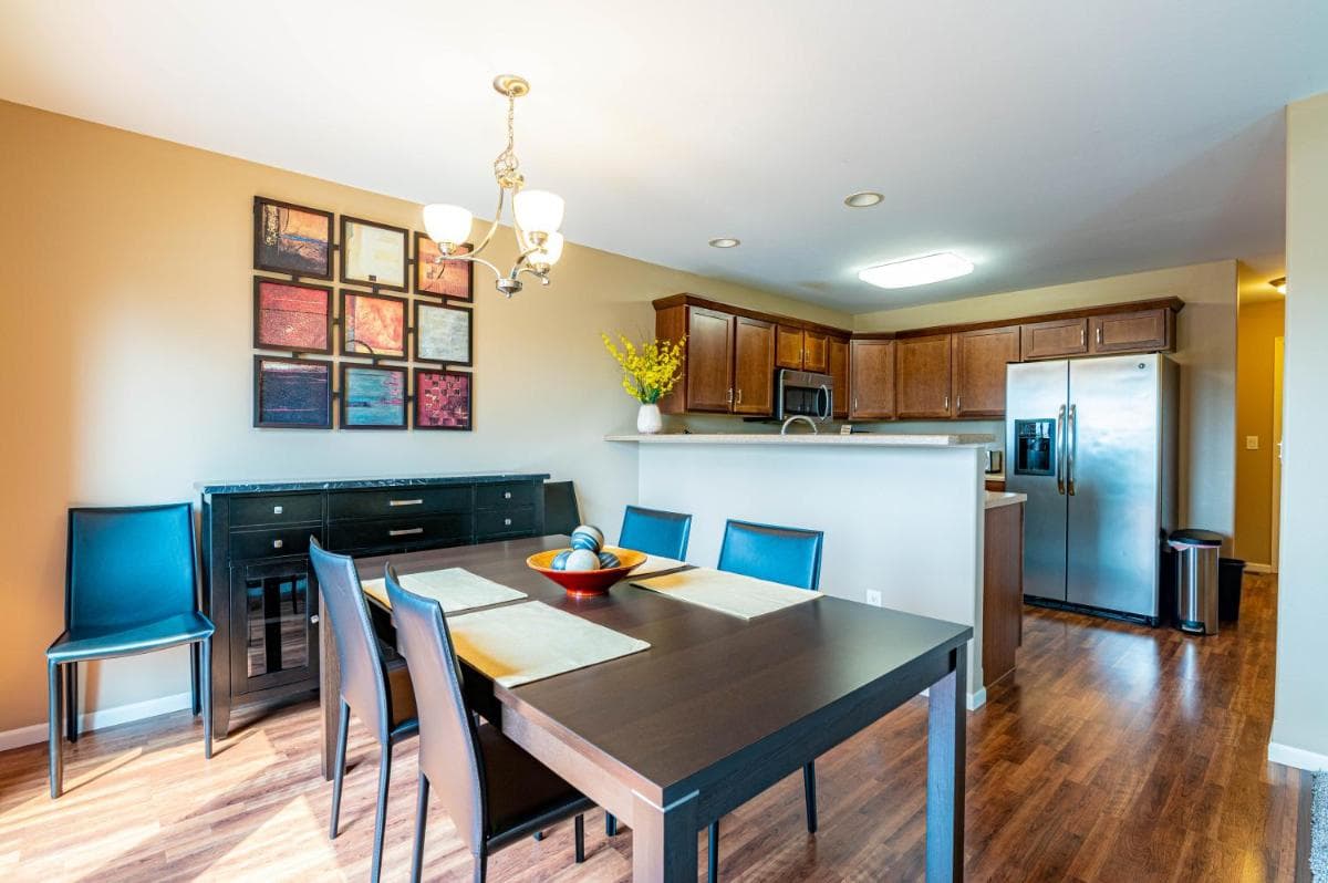 3 Bedroom w/ King Suite - Home away from home!