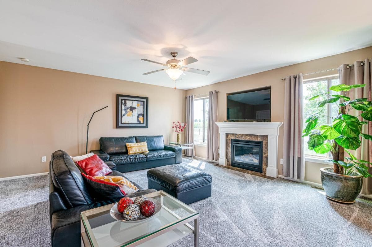 3 Bedroom w/ King Suite - Home away from home!