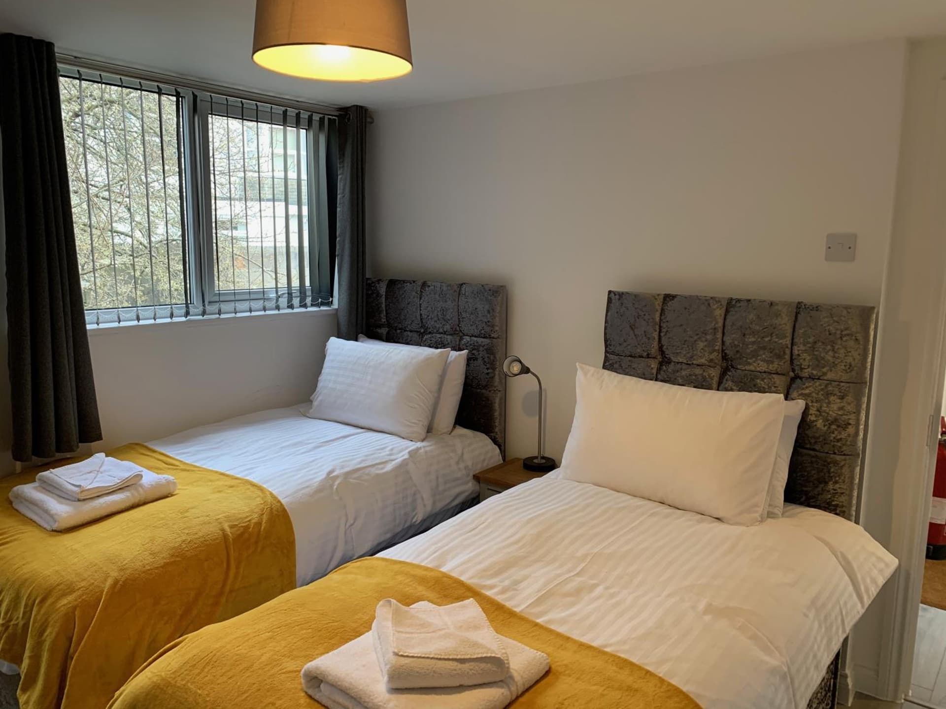 Waterloo 3 bed bungalow by the station