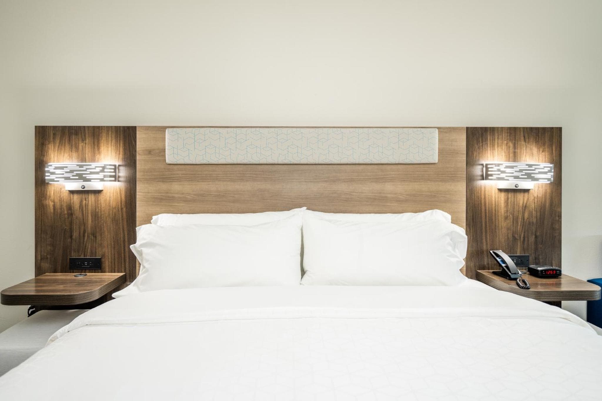 Holiday Inn Express & Suites Charlottesville by IHG