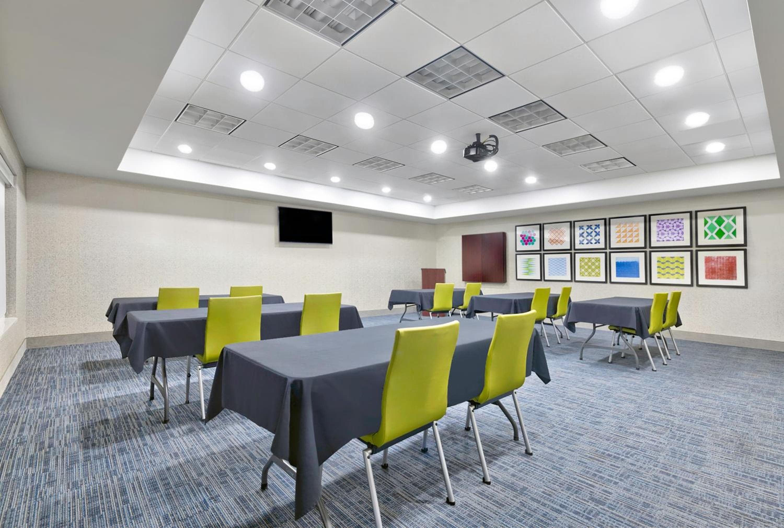 Holiday Inn Express Hotel & Suites Kansas City - Grandview by IHG