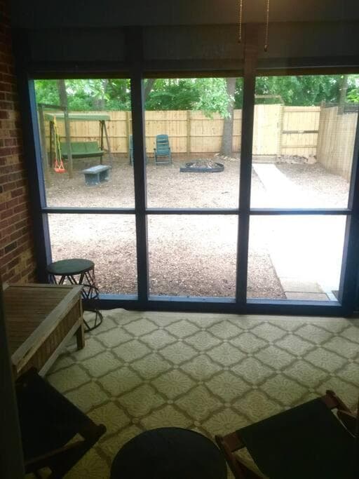 Family Friendly Downtown Home - Private Yard & Grill - Location, Location, Location!