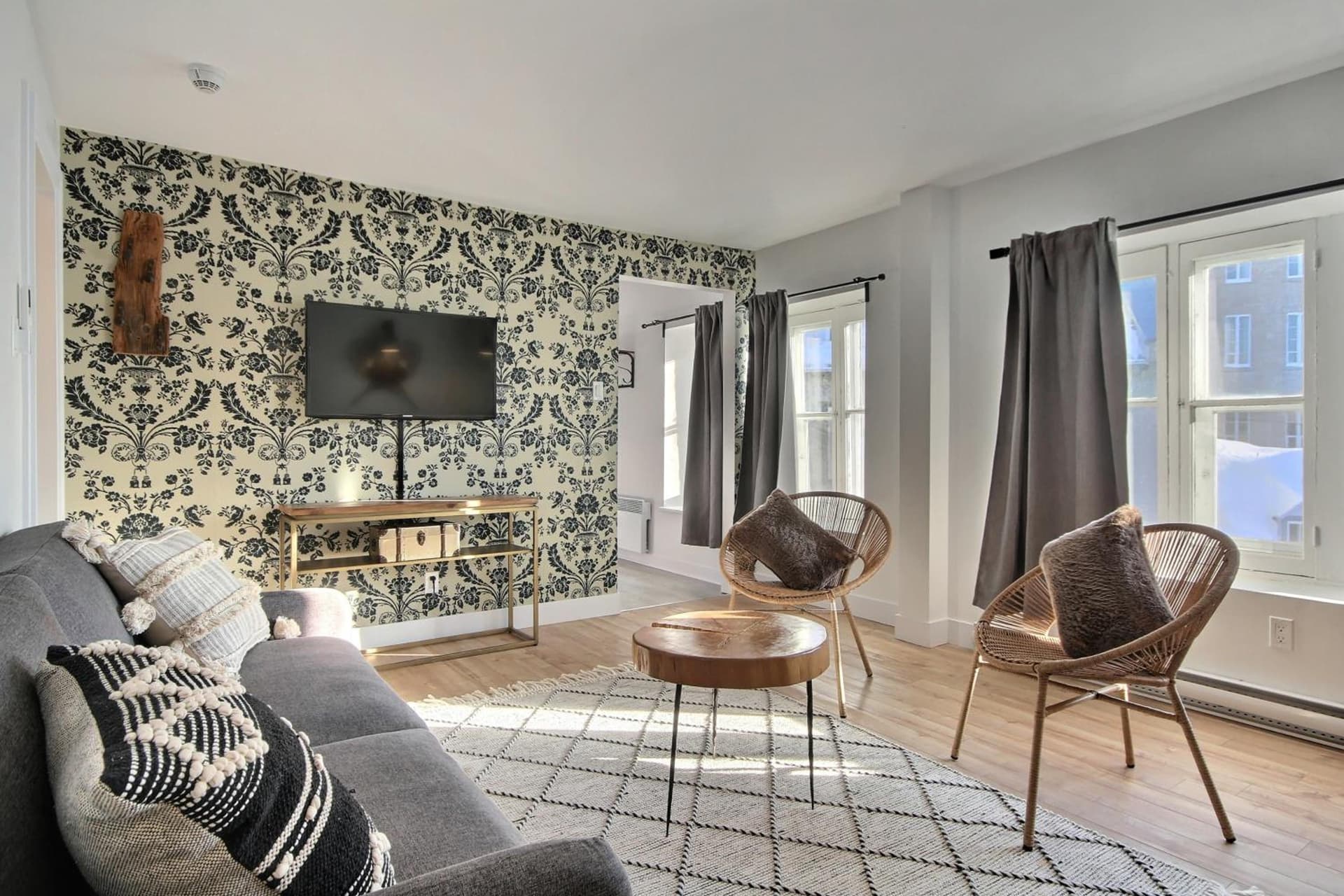 North House - Unique and Sunny Top Floor Old Quebec Gem