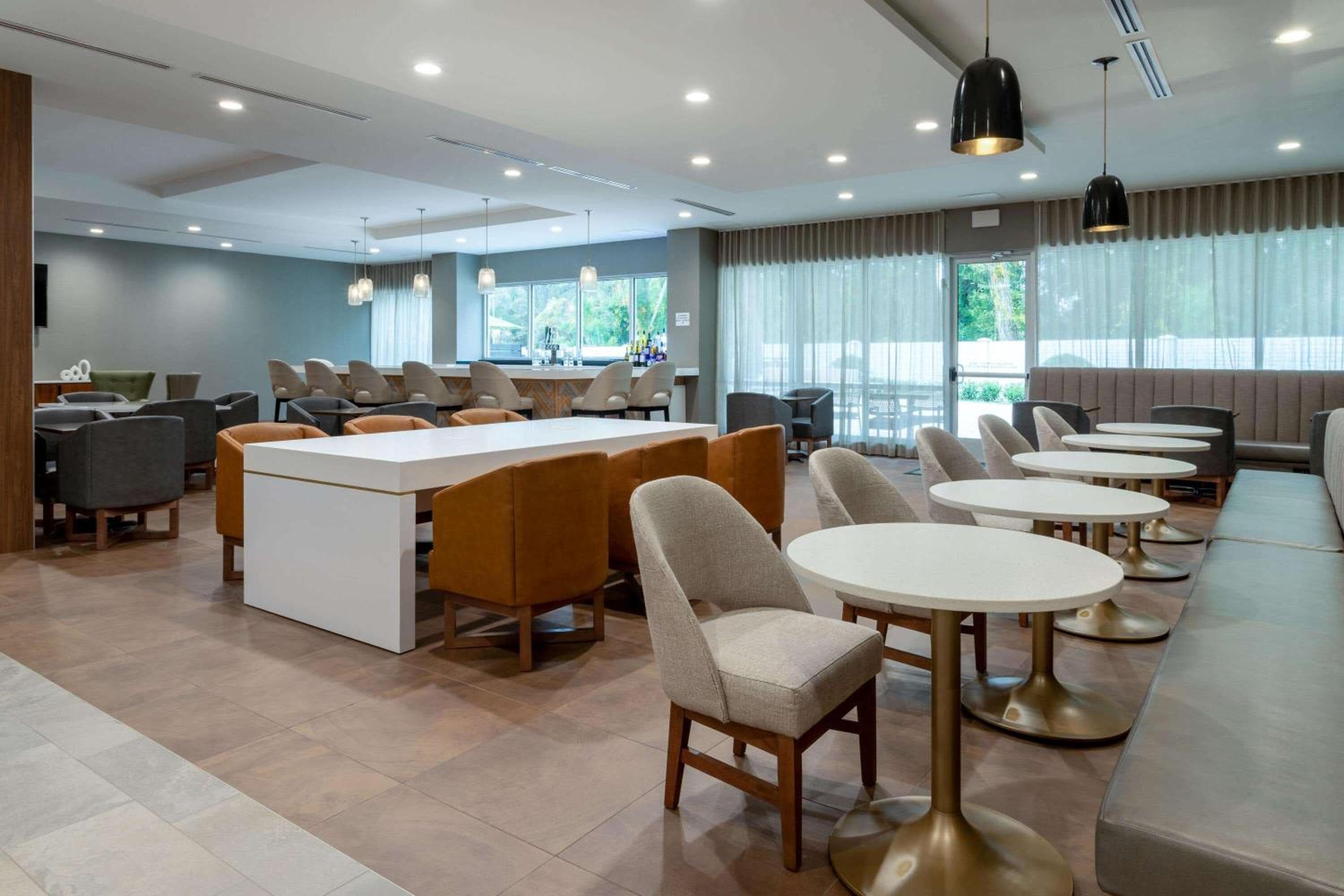 Wyndham Garden Orlando Airport - Free Airport Shuttle - PARK N' FLY Available