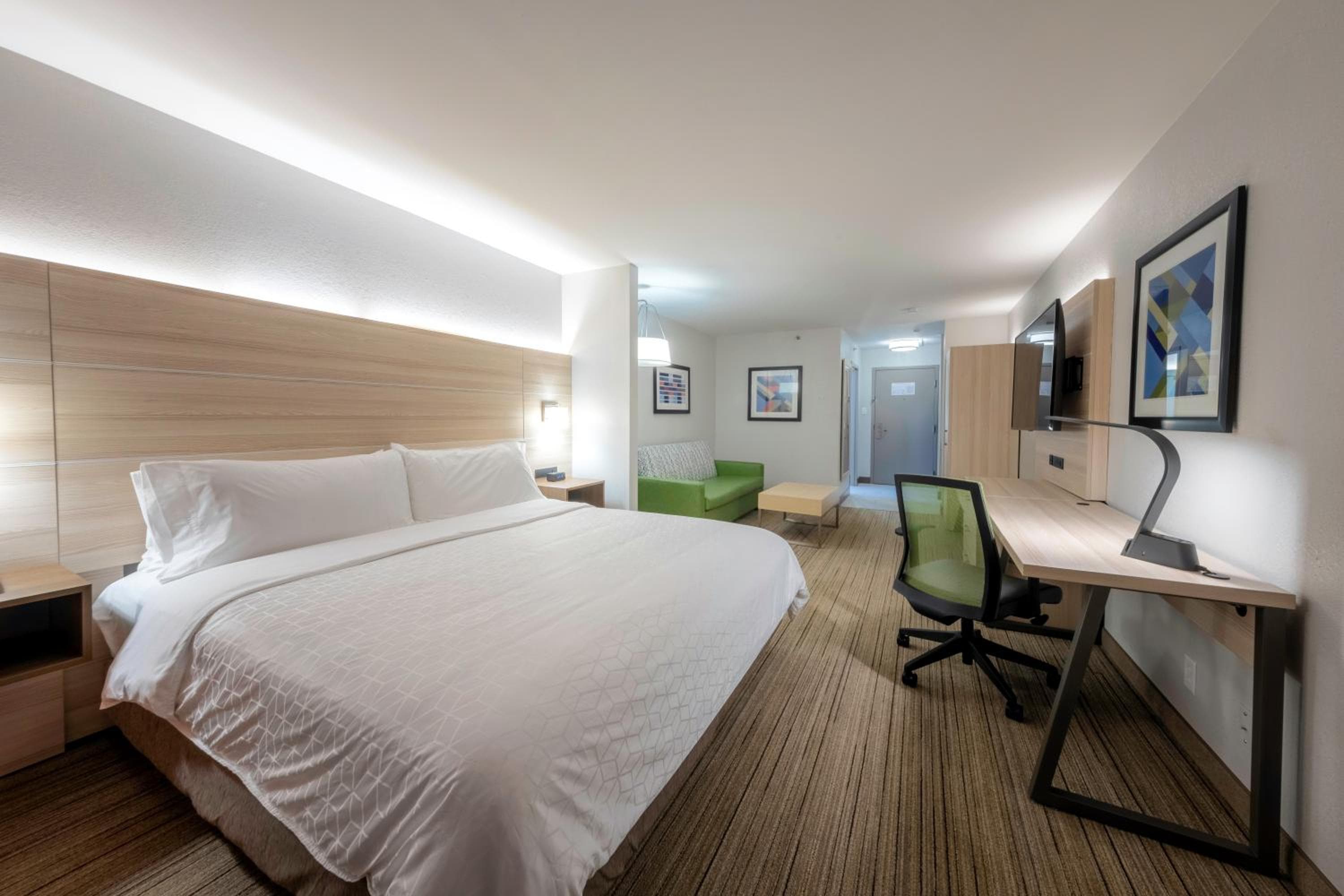 Holiday Inn Express Hotel & Suites Petersburg/Dinwiddie by IHG