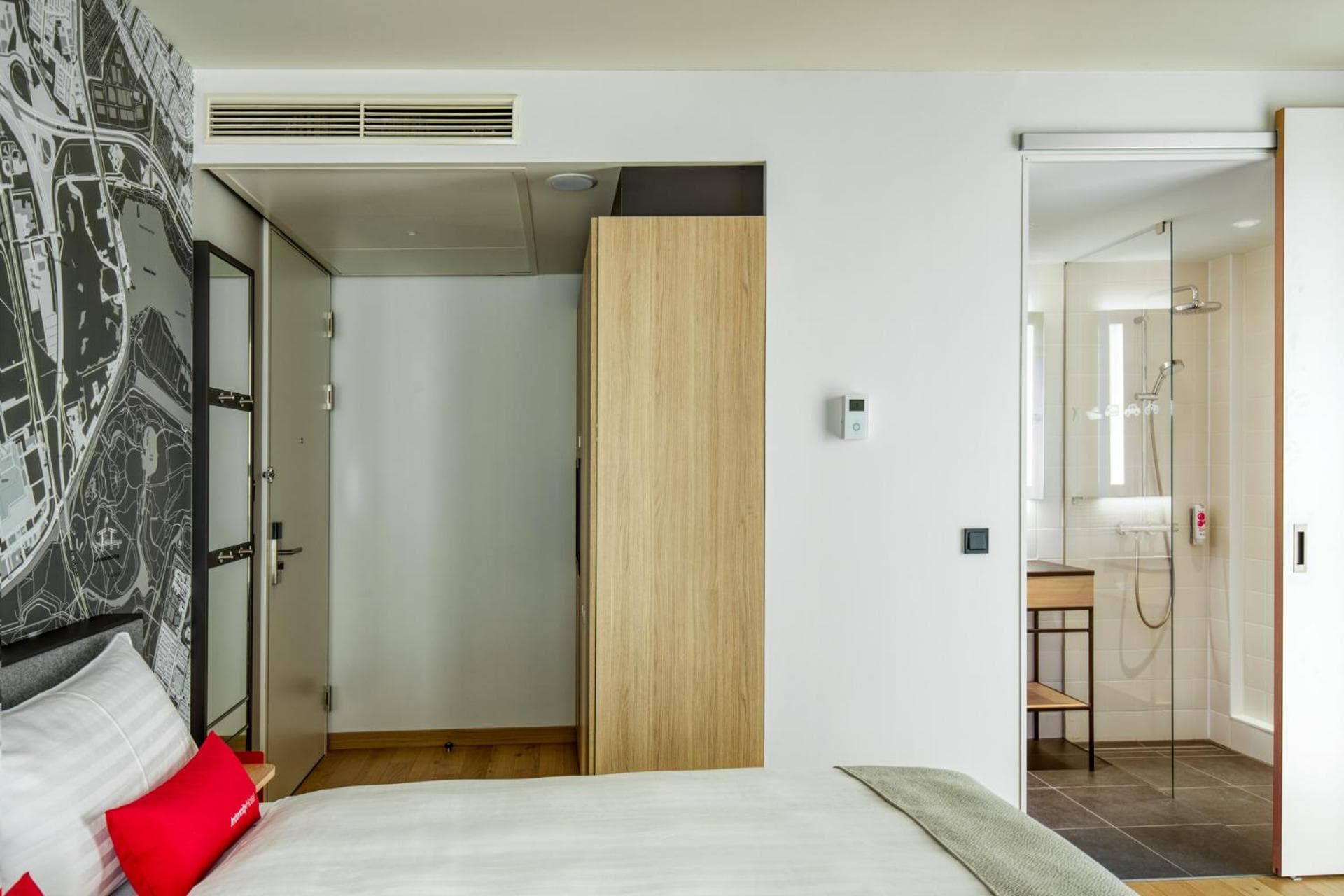 IntercityHotel Amsterdam Schiphol Airport