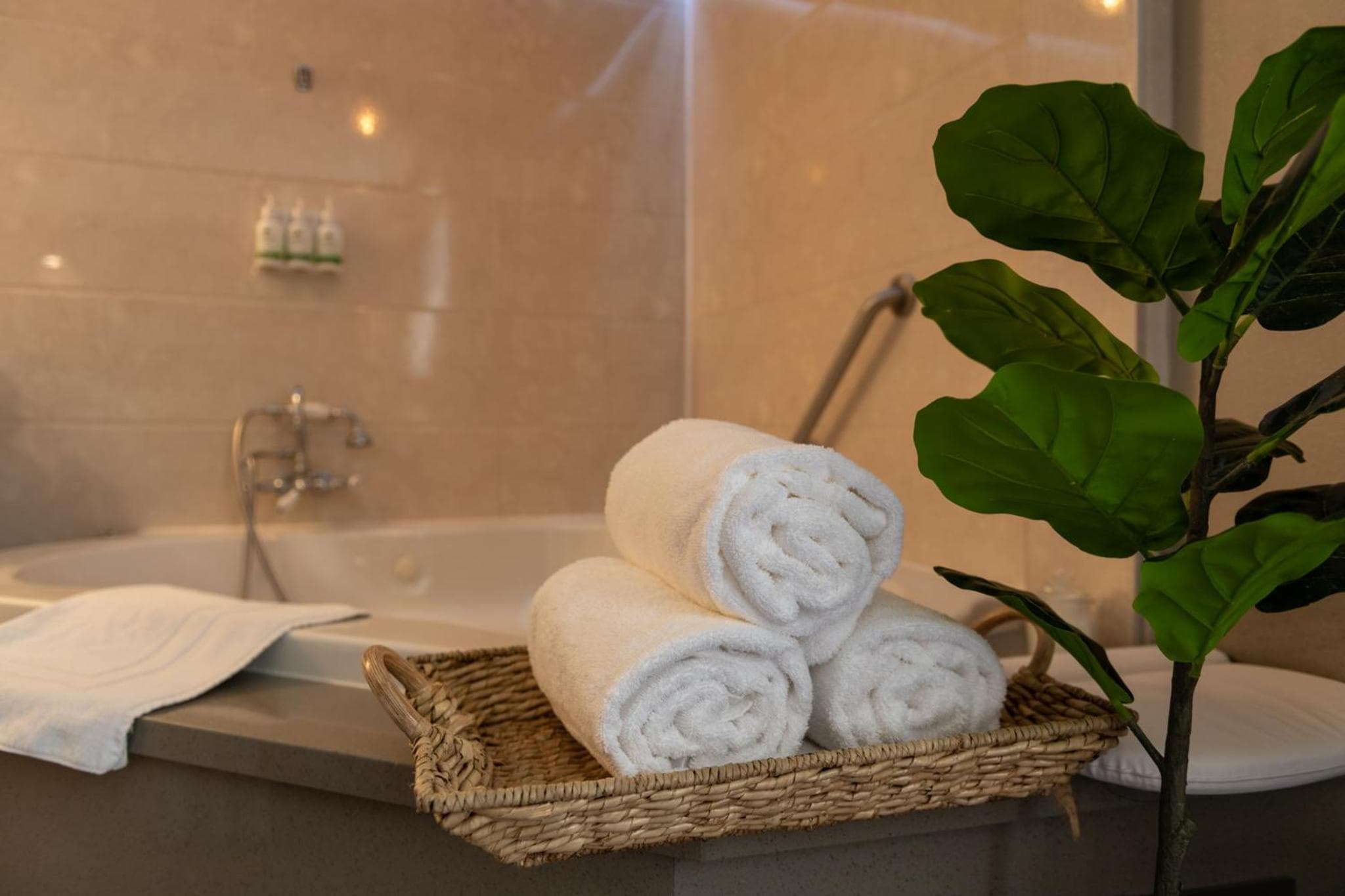 GreenTree Inn & Suites Los Angeles - Alhambra - Pasadena