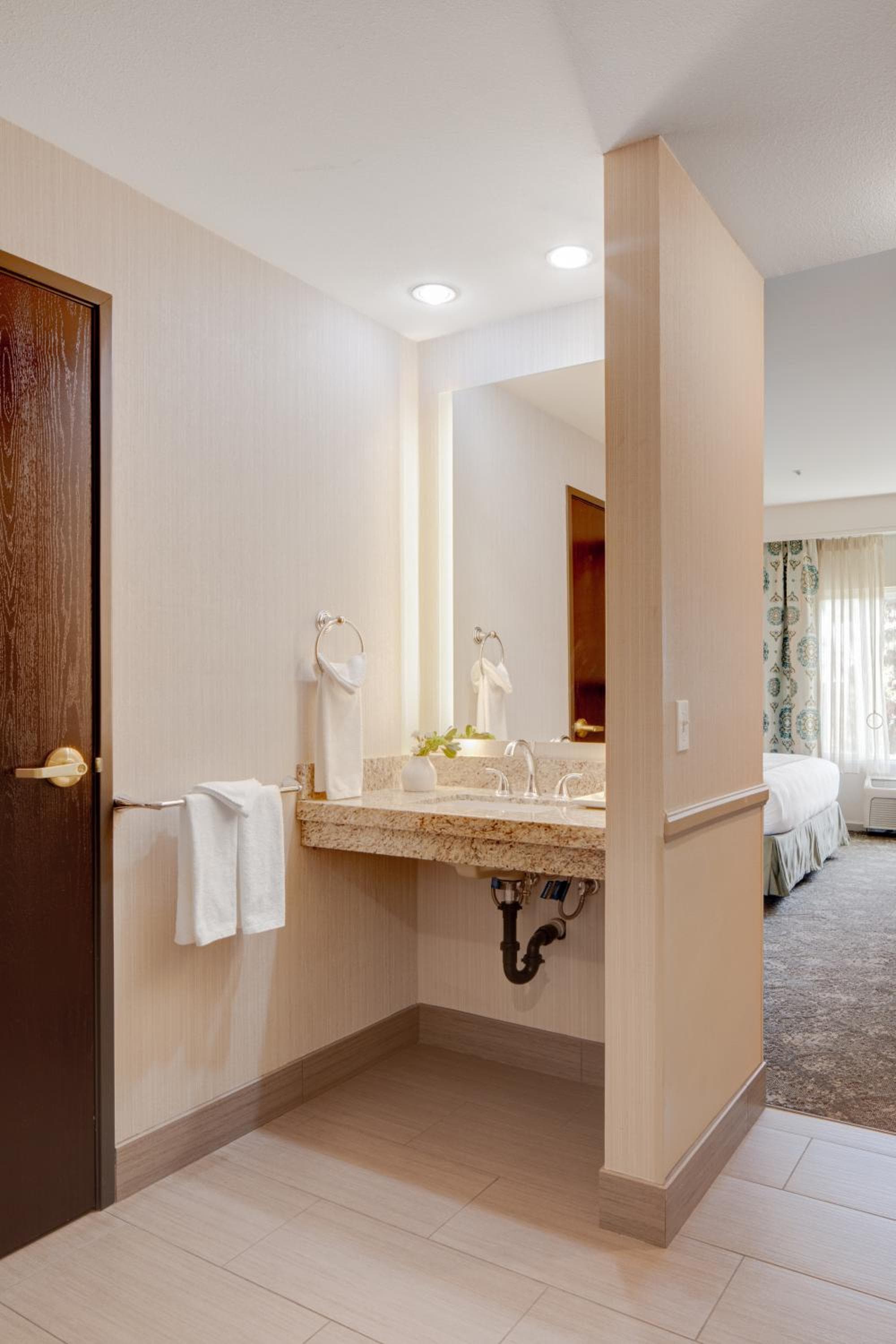 Ayres Hotel Corona - Riverside