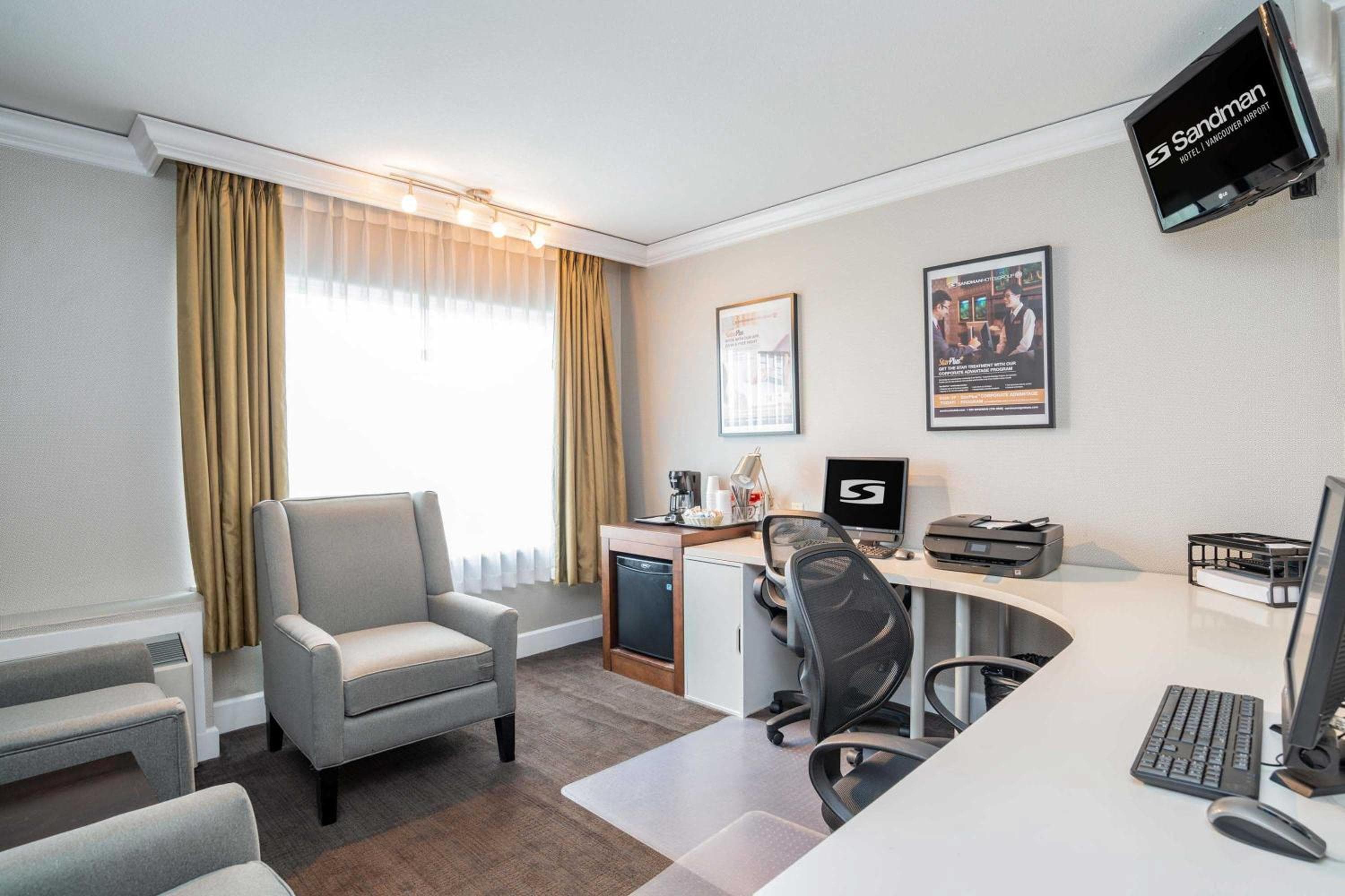 Sandman Hotel & Suites Vancouver Airport
