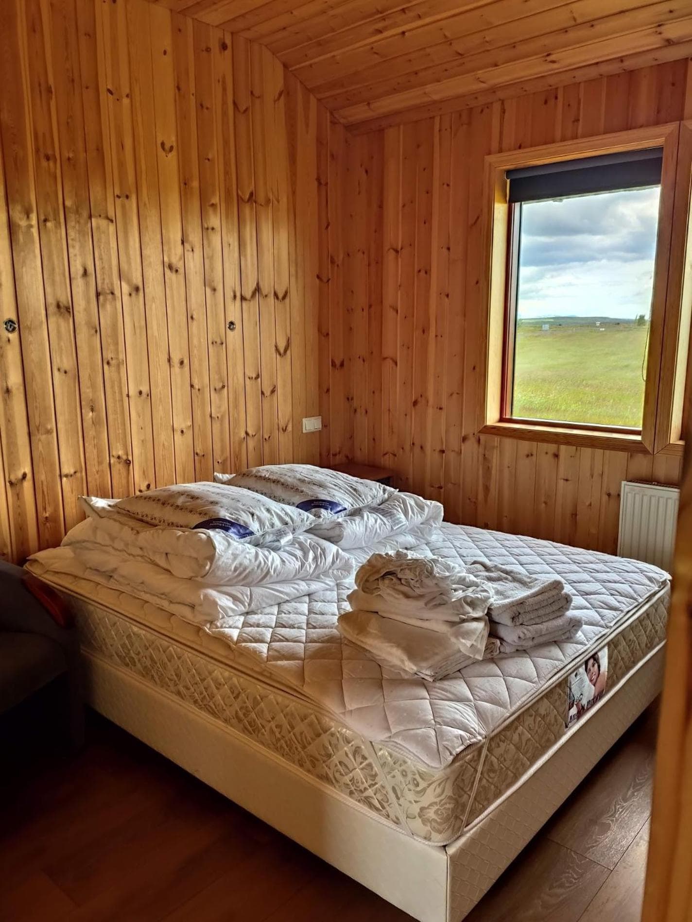 Bright and Peaceful Cabin with Views & Hot Tub