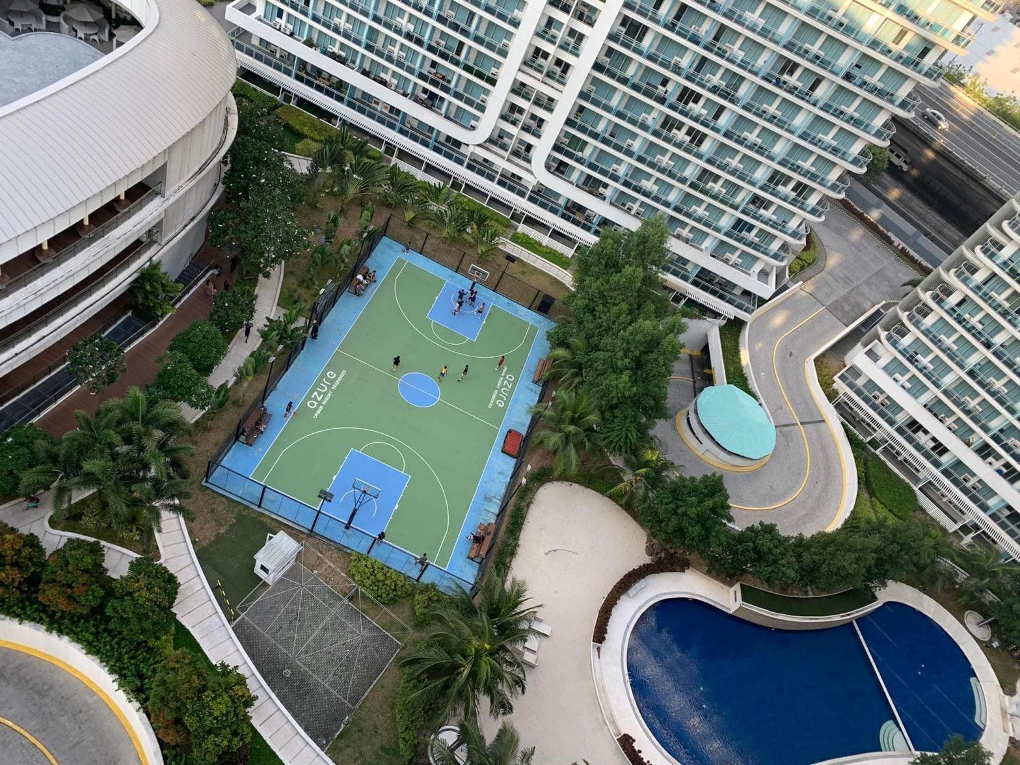 Azure C7 Balcony, Wifi, Near Mall Airport