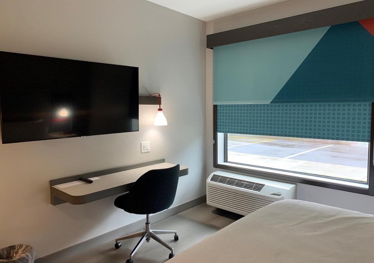 avid hotels - Salem by IHG