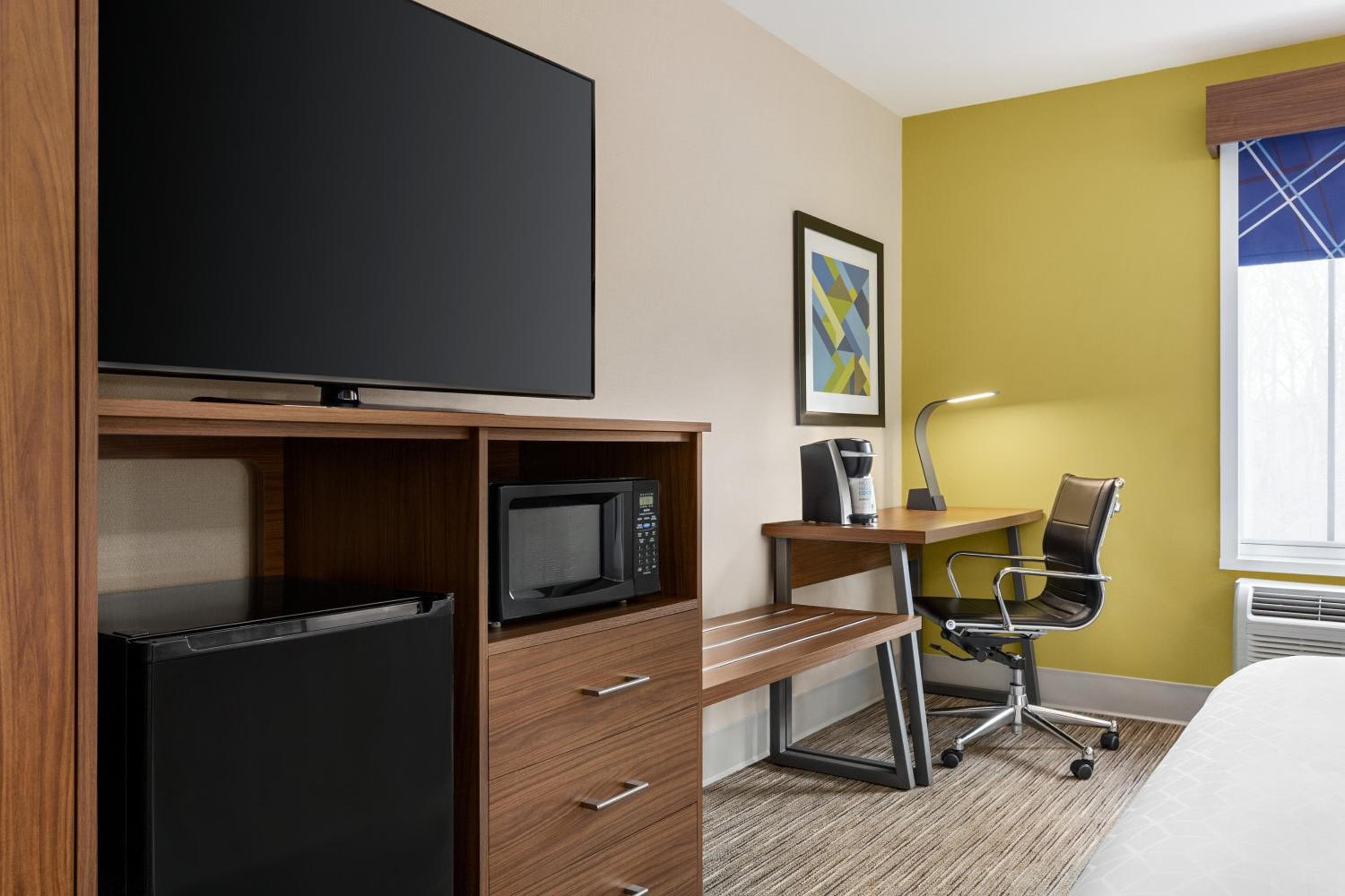 Holiday Inn Express & Suites Philadelphia - Mt Laurel by IHG