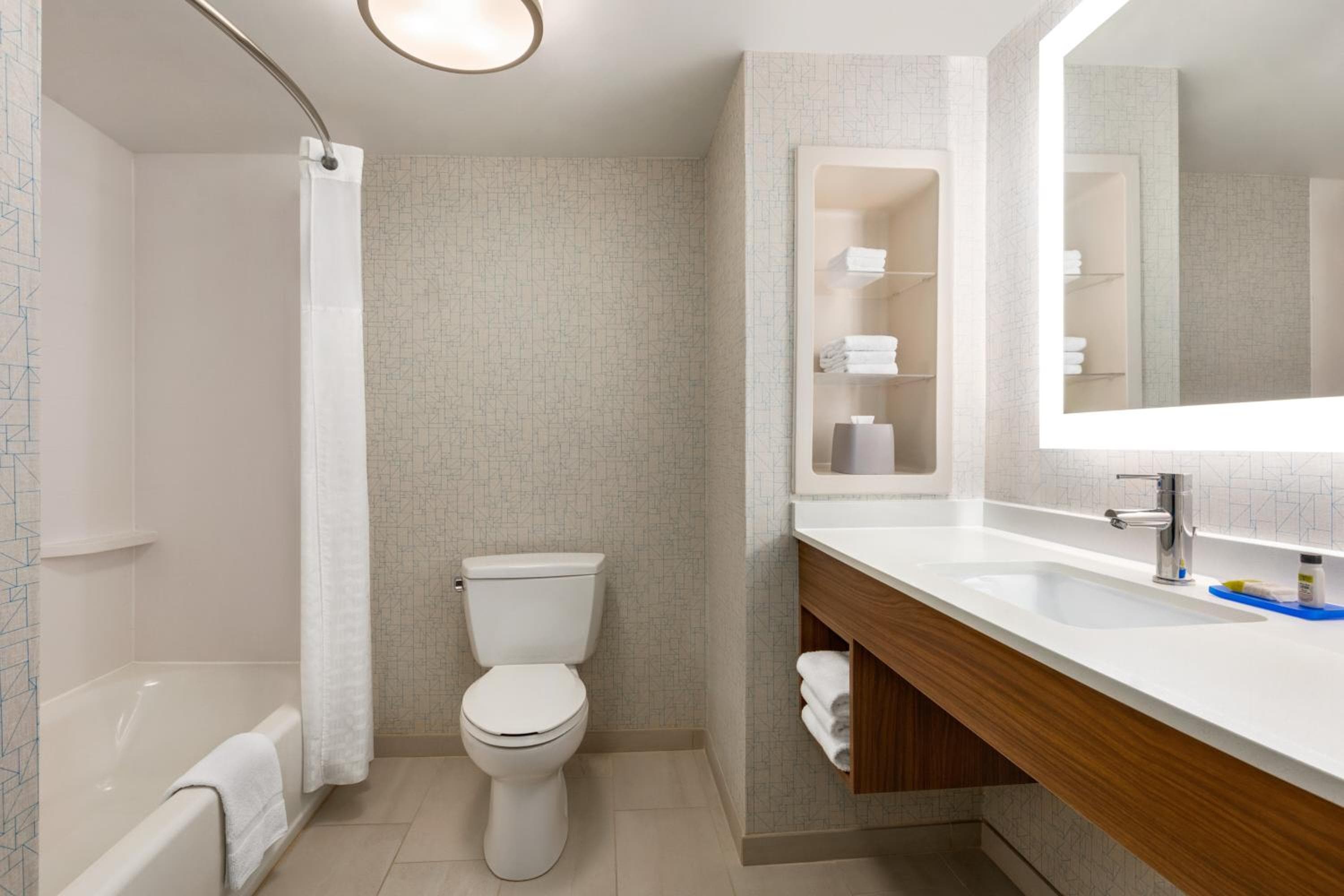 Holiday Inn Express & Suites Philadelphia - Mt Laurel by IHG