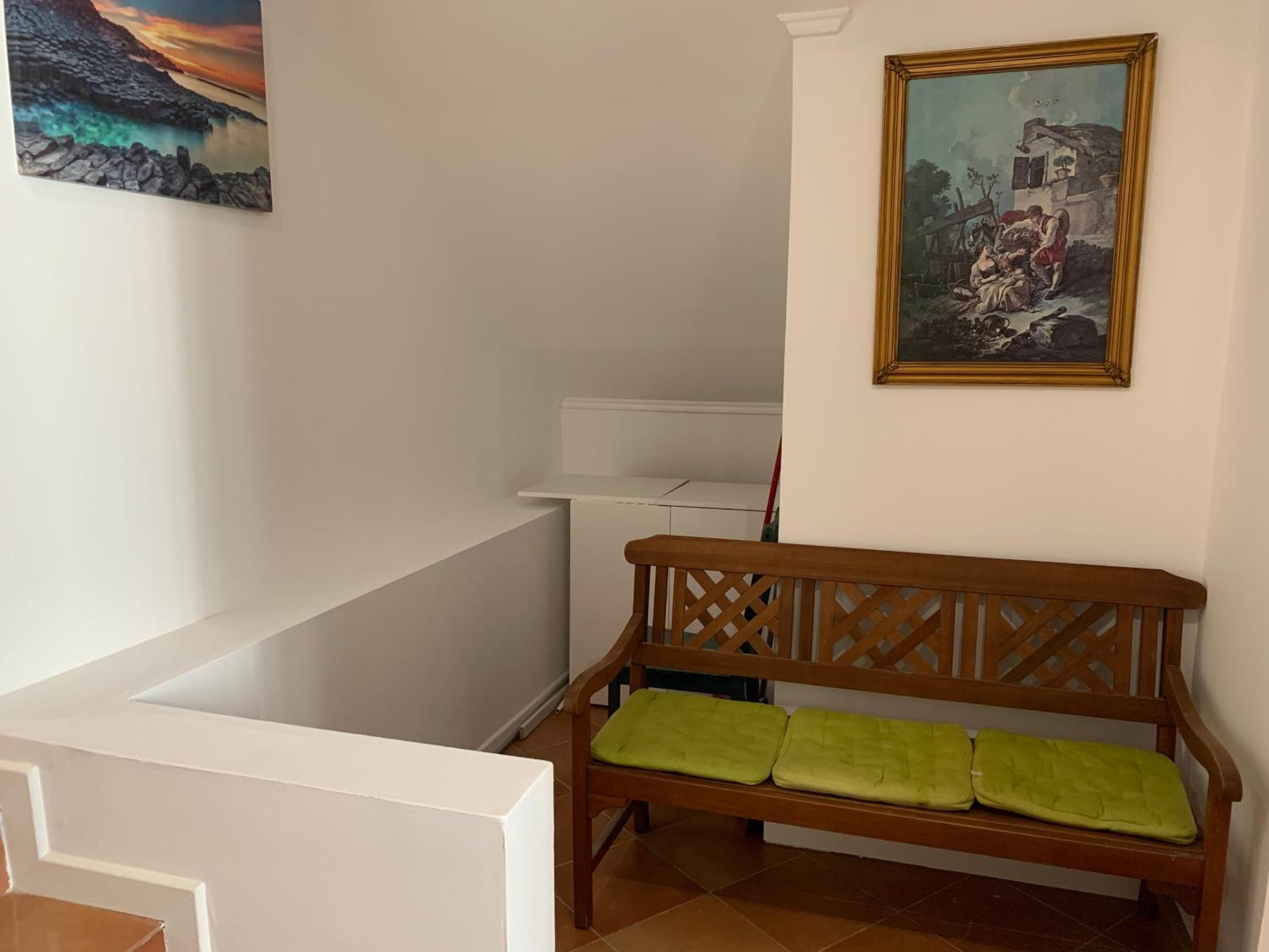 House and Rooms in Lisbon
