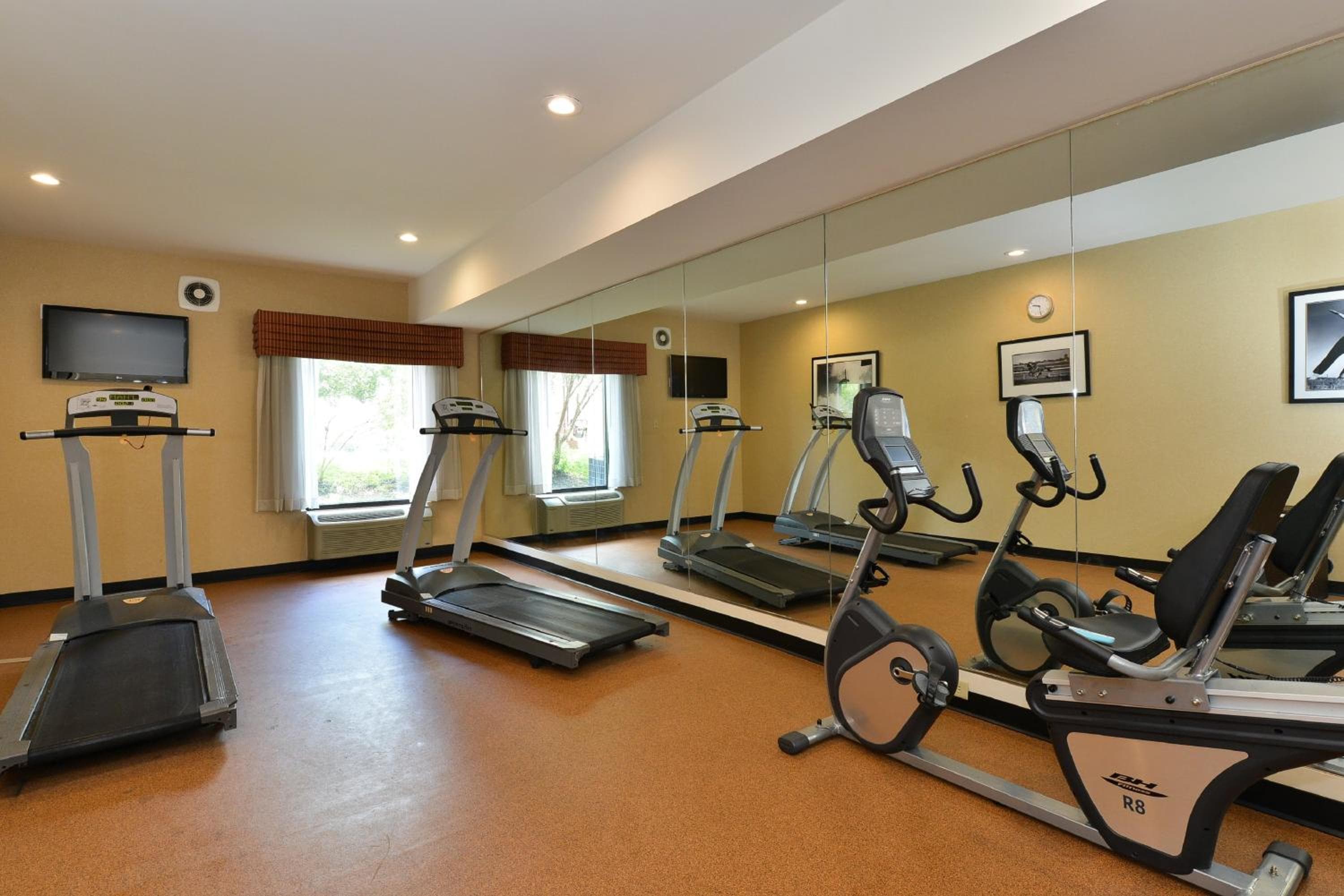 Holiday Inn Express Hotel & Suites Petersburg/Dinwiddie by IHG
