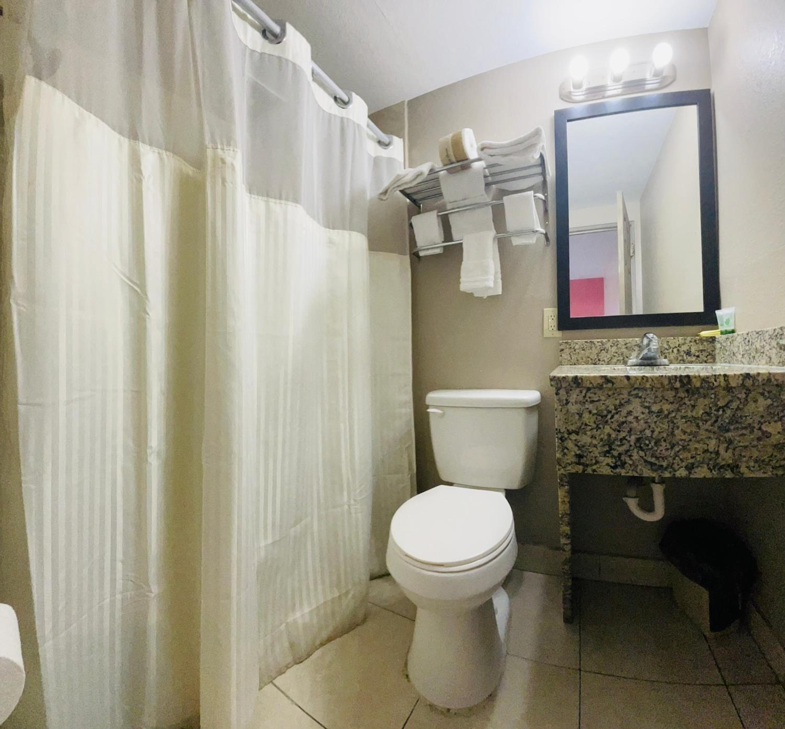 Econo Lodge St Petersburg Central