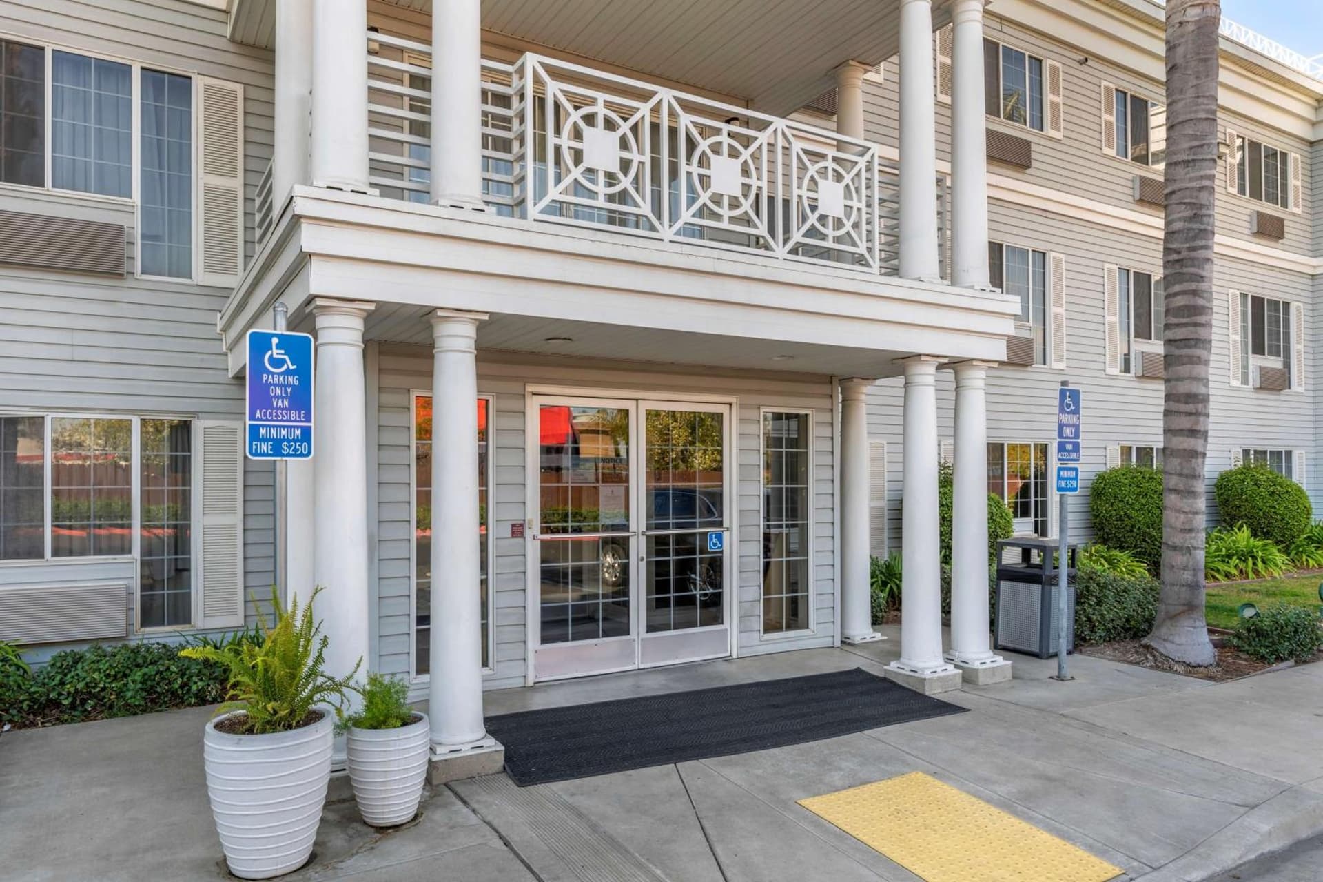 Best Western Luxury Inn