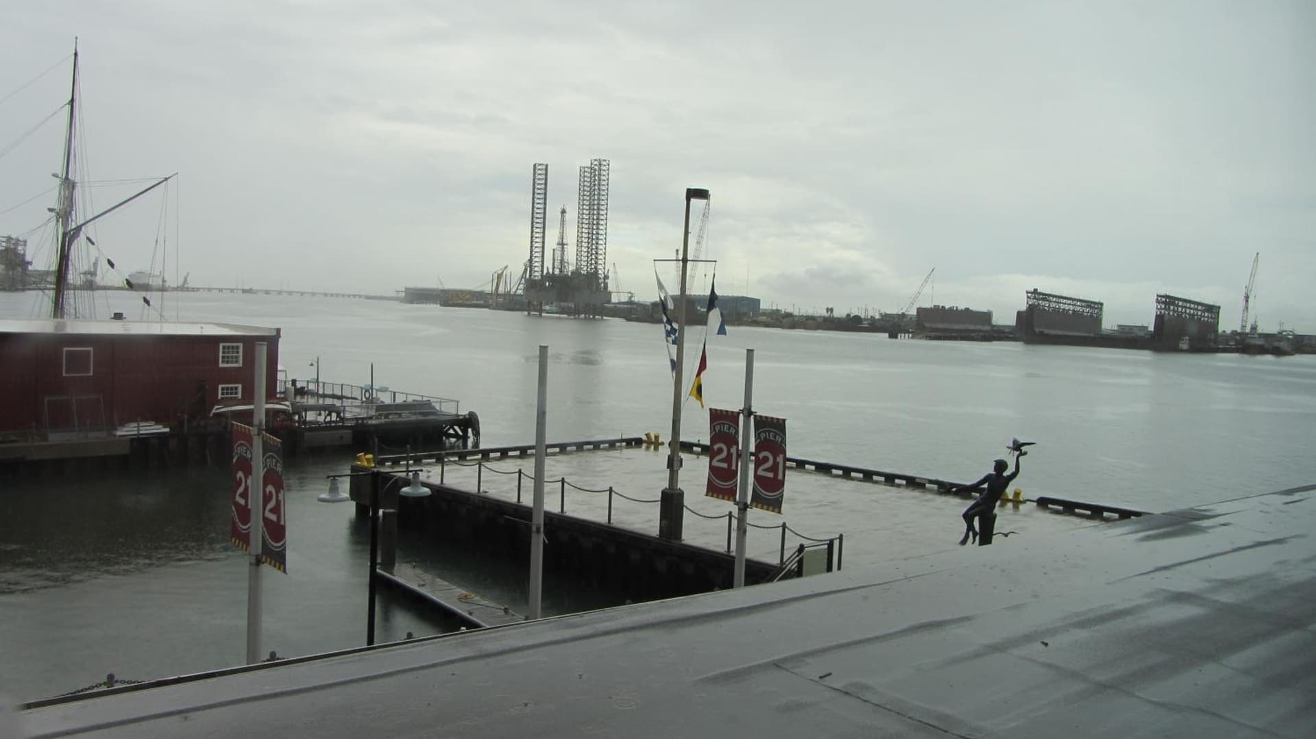 Harbor House Hotel and Marina at Pier 21