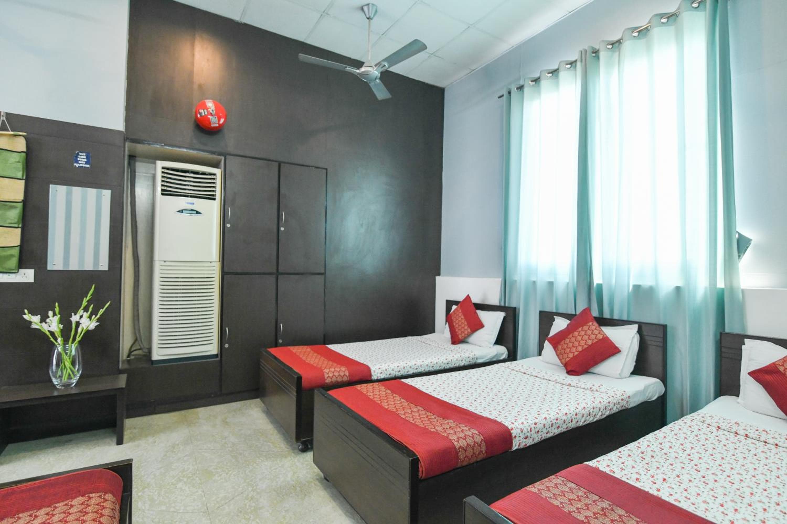 Hotel Raya Inn