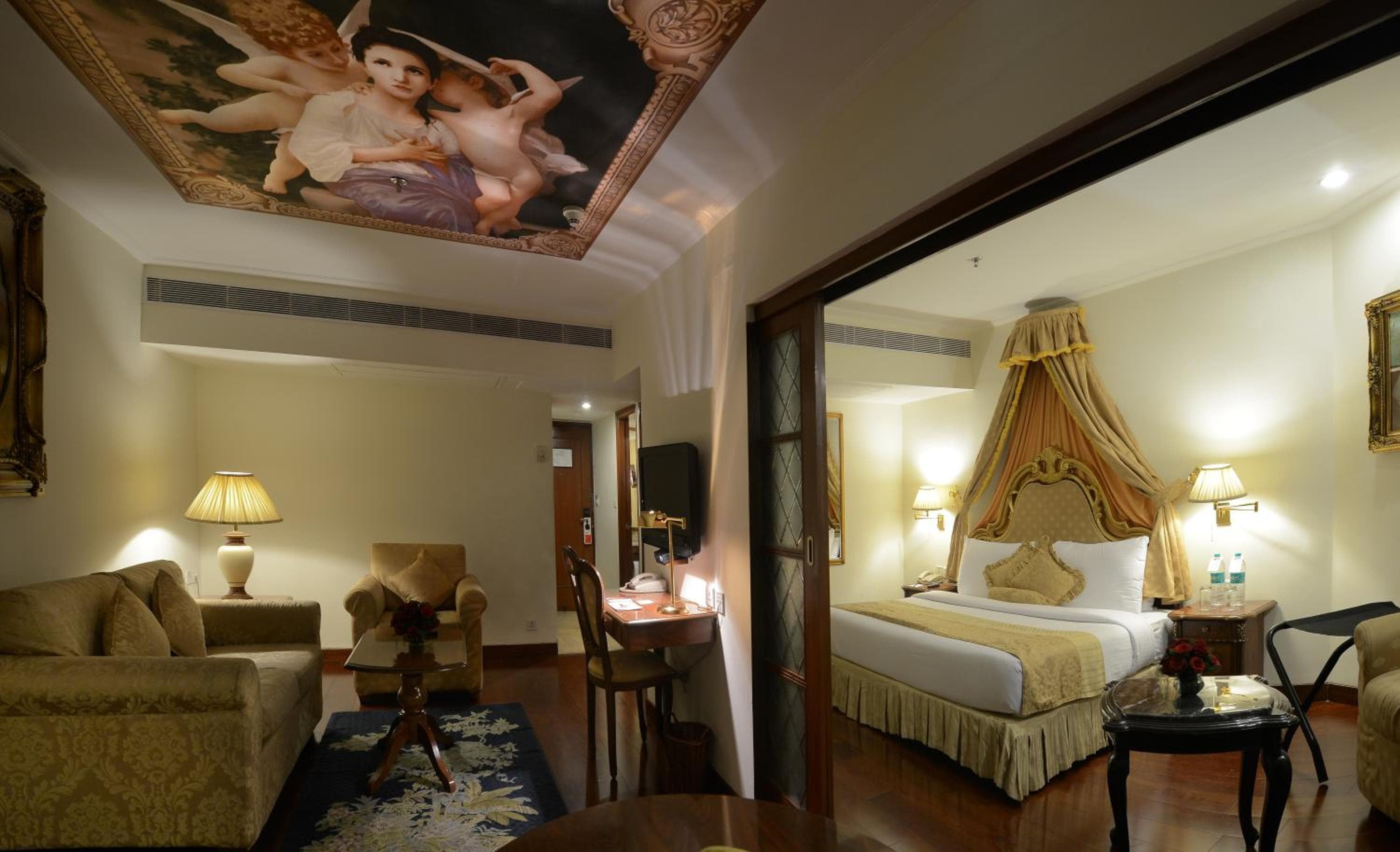 Hotel The Royal Plaza