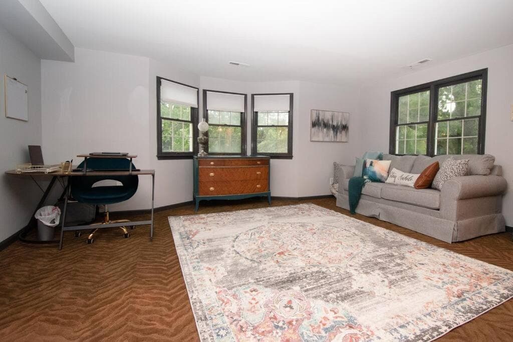 Gorgeous historic Victorian with 8 bedroom/4 baths