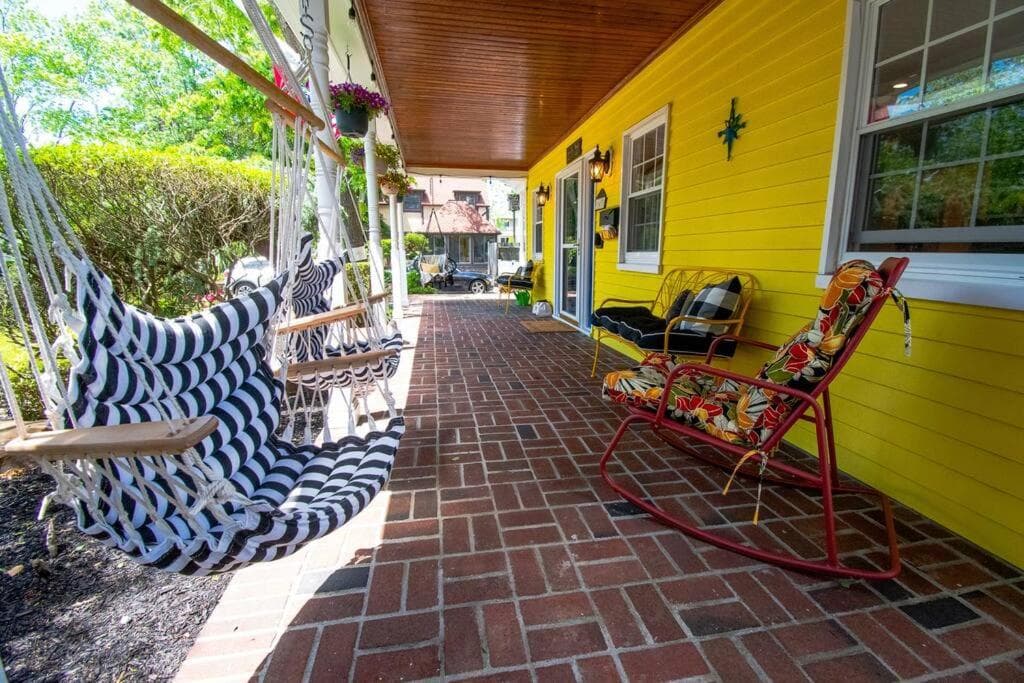 Gorgeous historic Victorian with 8 bedroom/4 baths