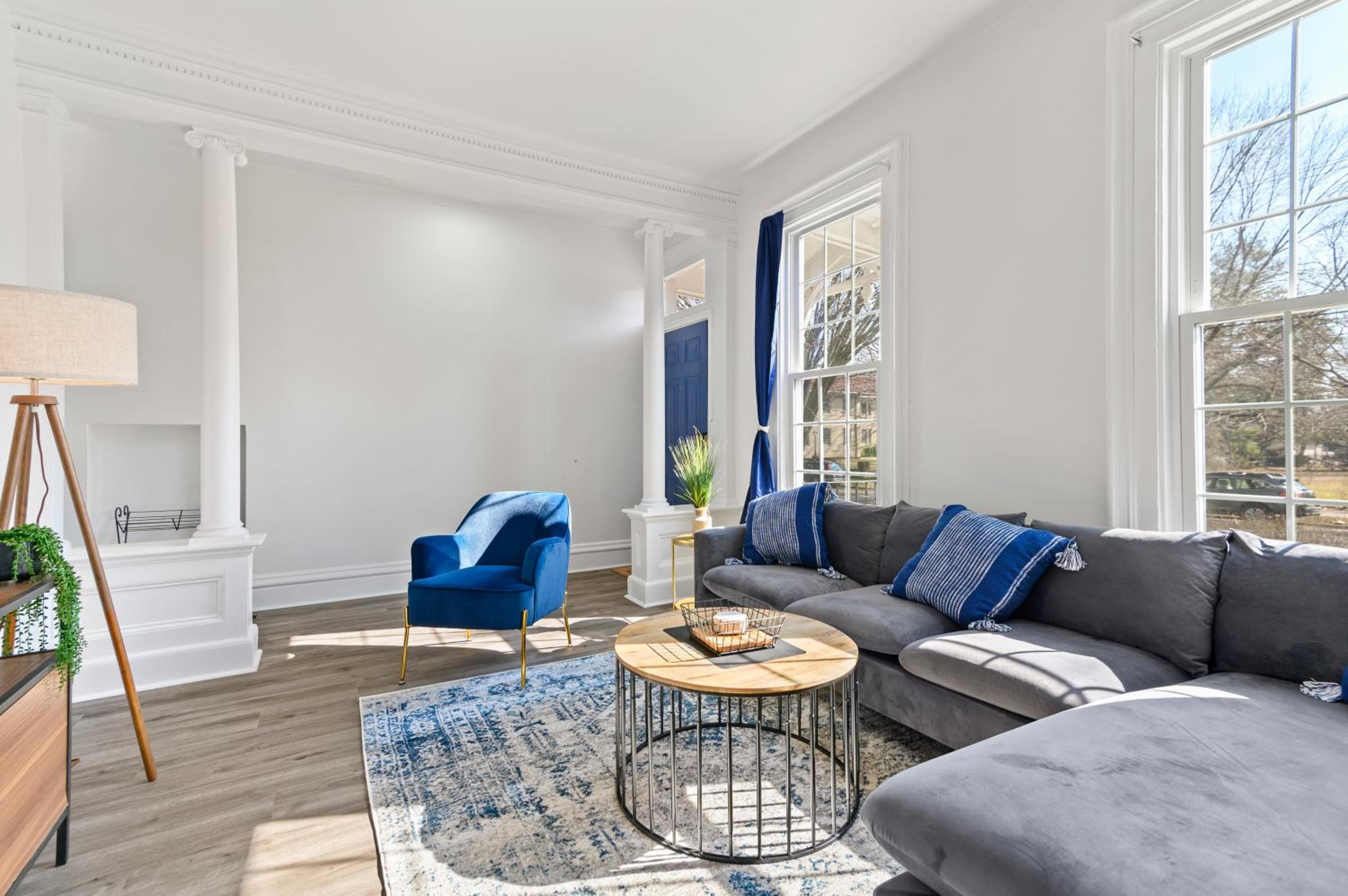 Casa Soleada in East Rock near DT and Yale SOM with FREE Parking and King Bed