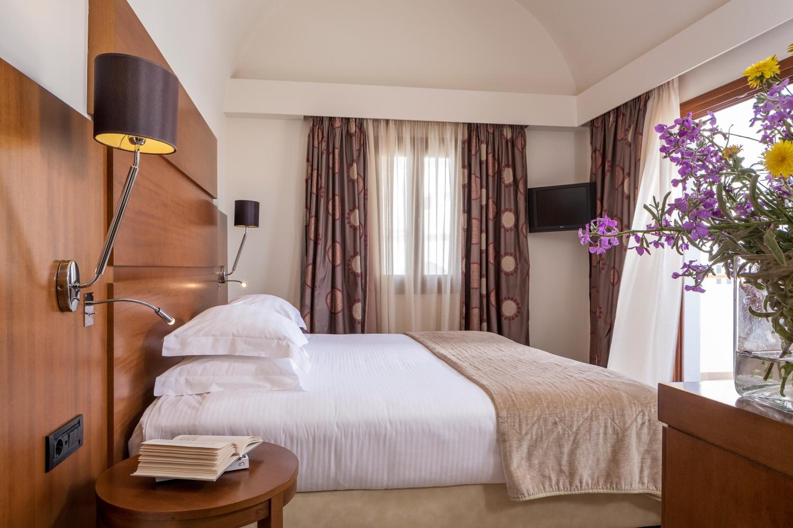 Theoxenia Caldera Hotel