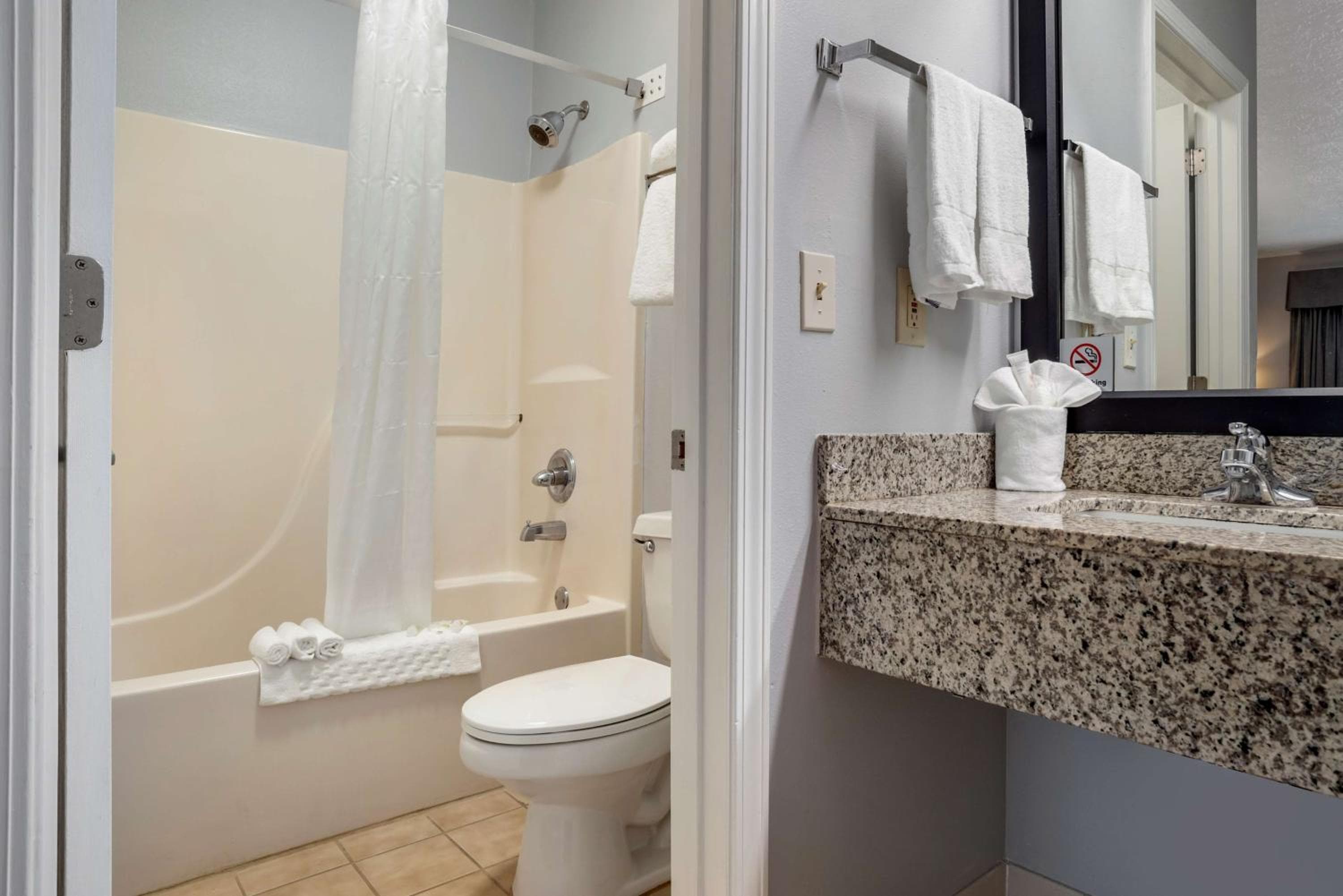 Best Western Navarre Waterfront