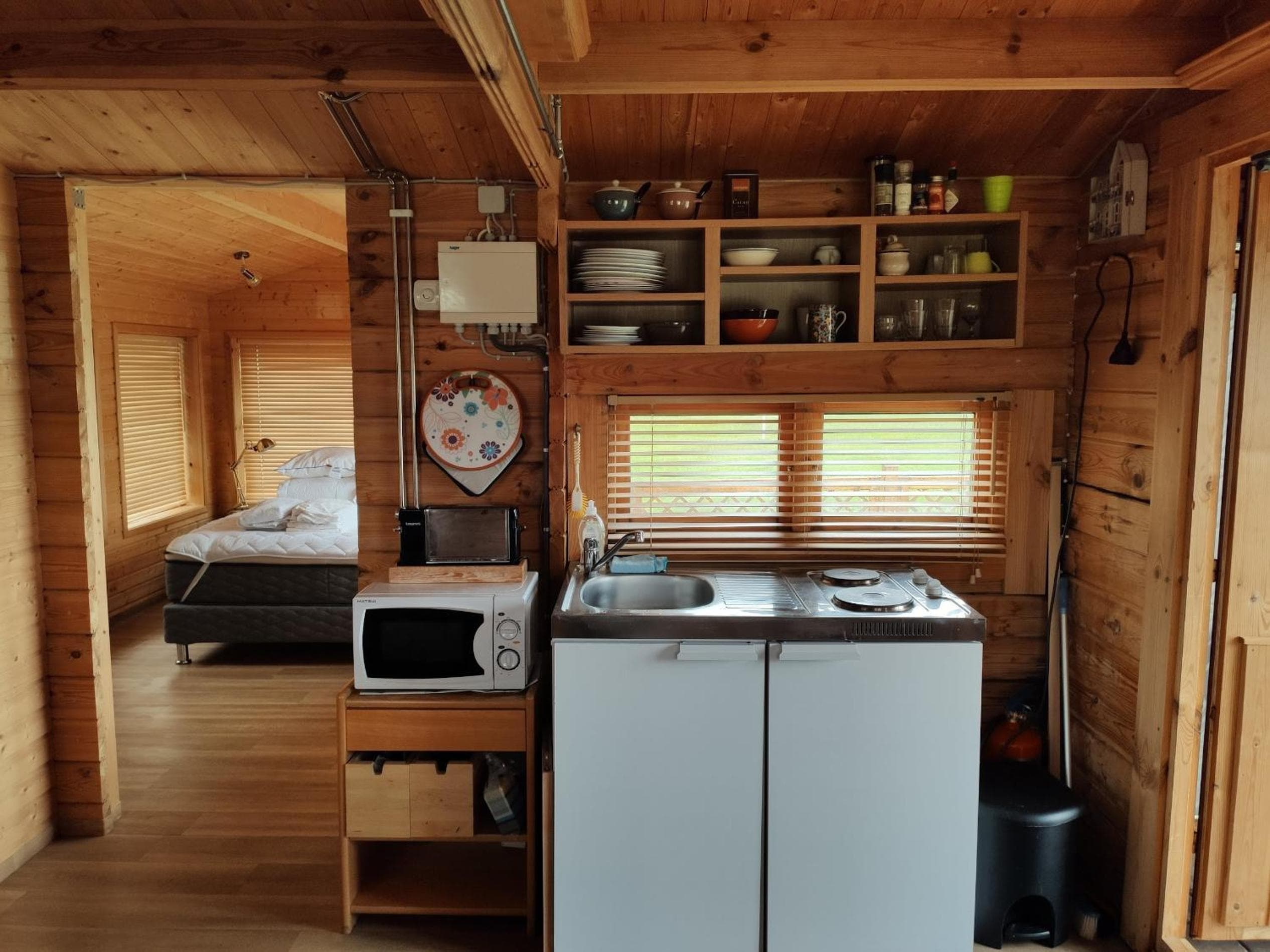 Cosy Cabin by Lake & Woods with Views
