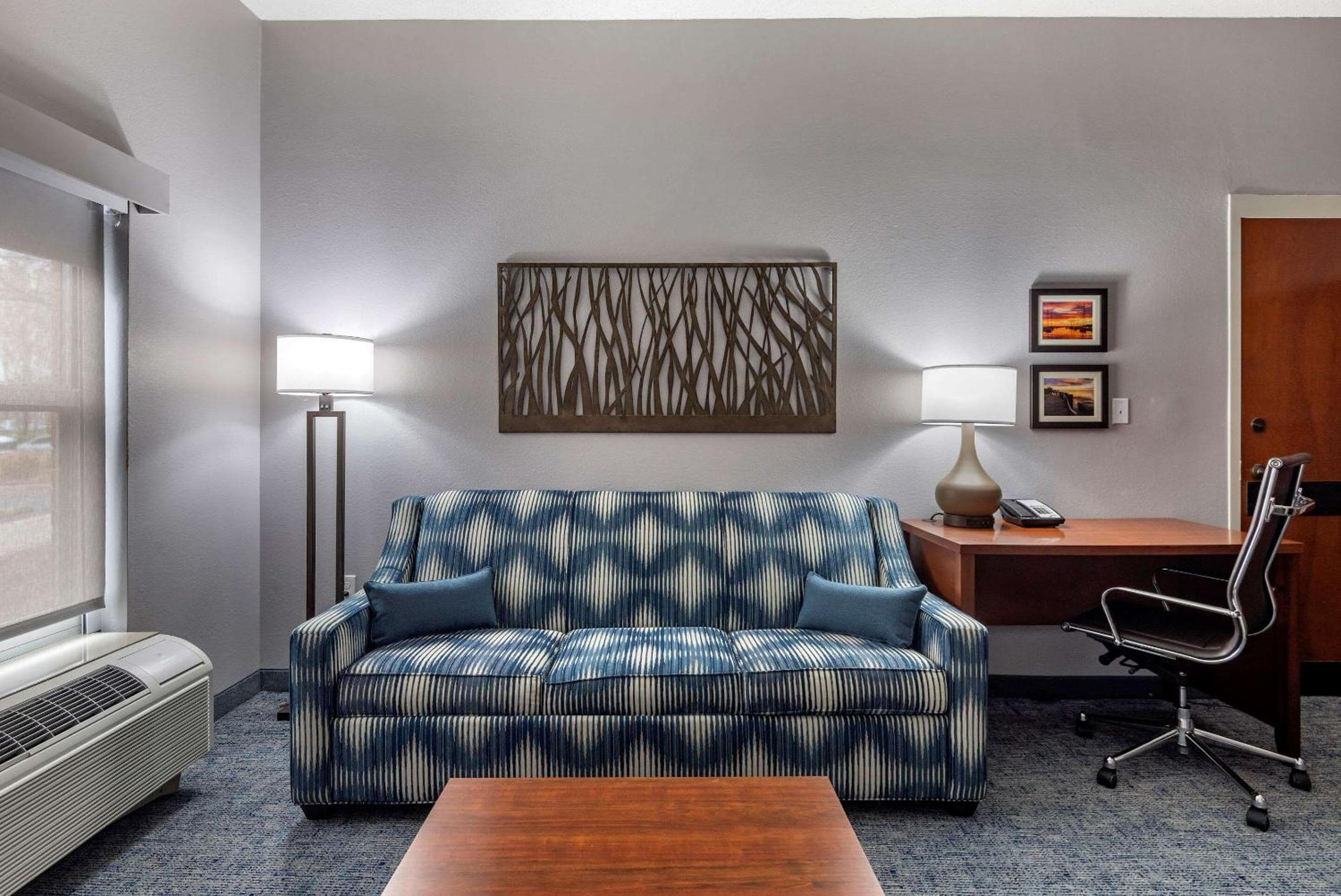 Comfort Suites near Birkdale Village- Huntersville