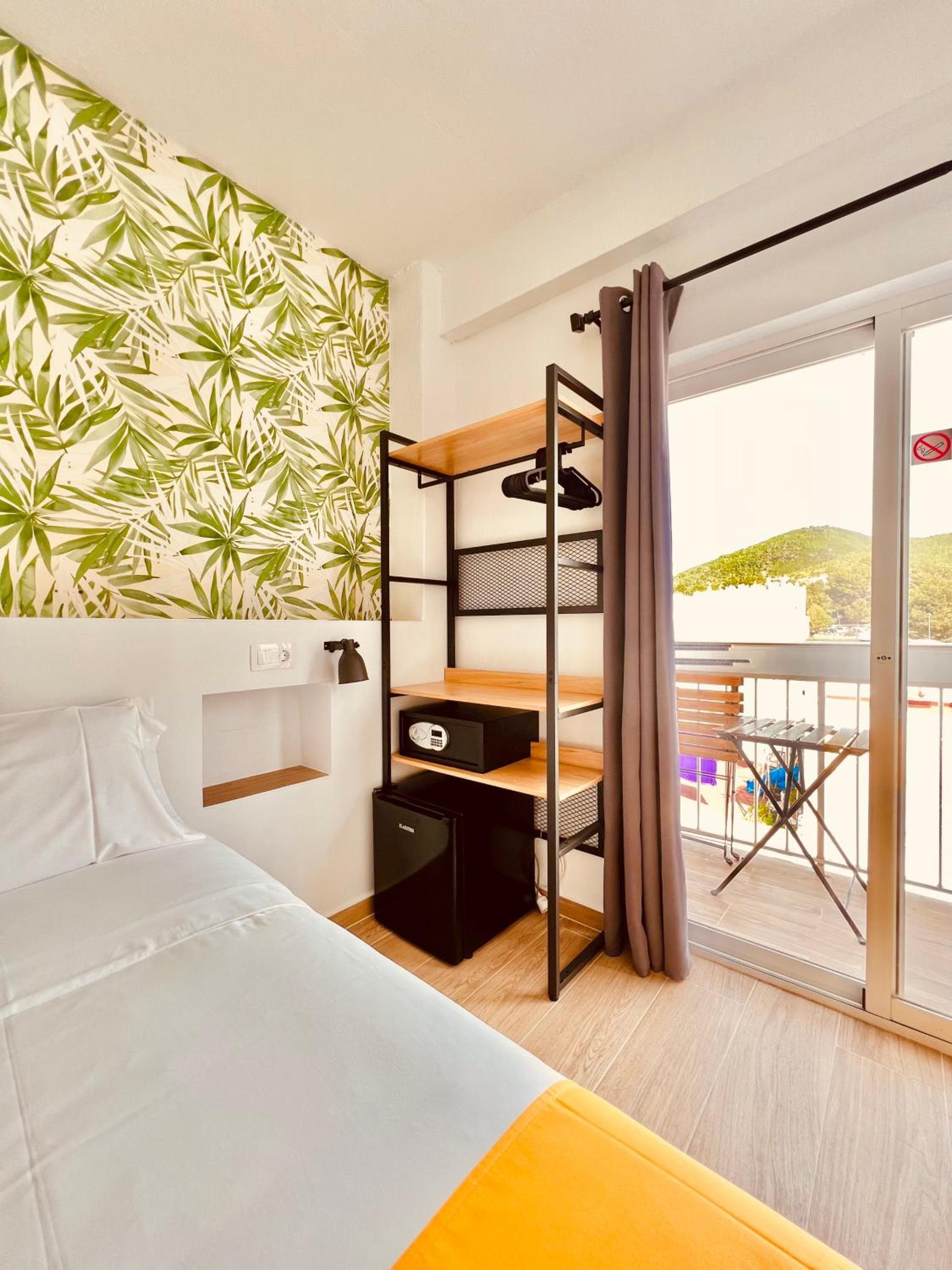 Nanit Rooms Ibiza Hostal