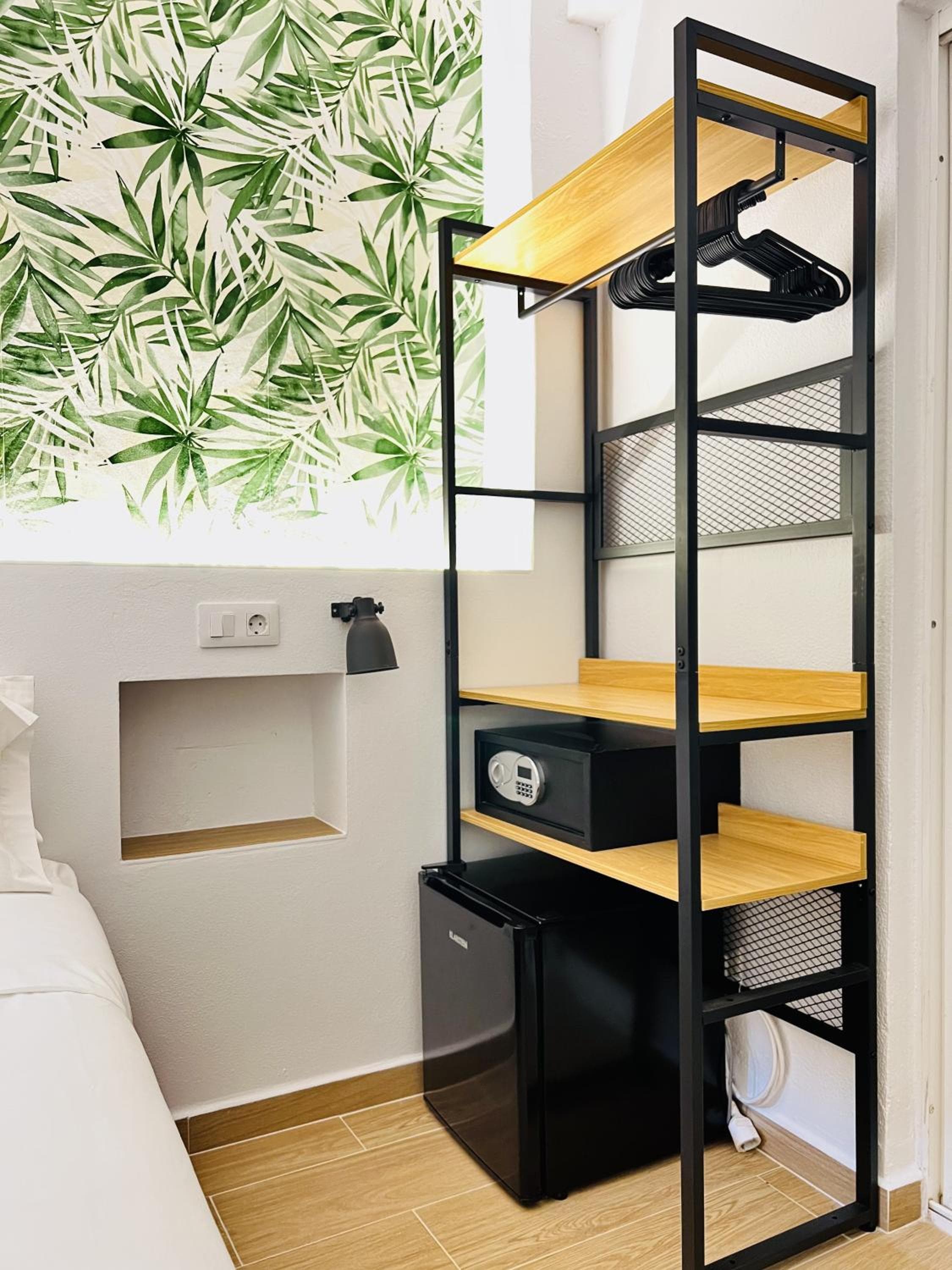 Nanit Rooms Ibiza Hostal