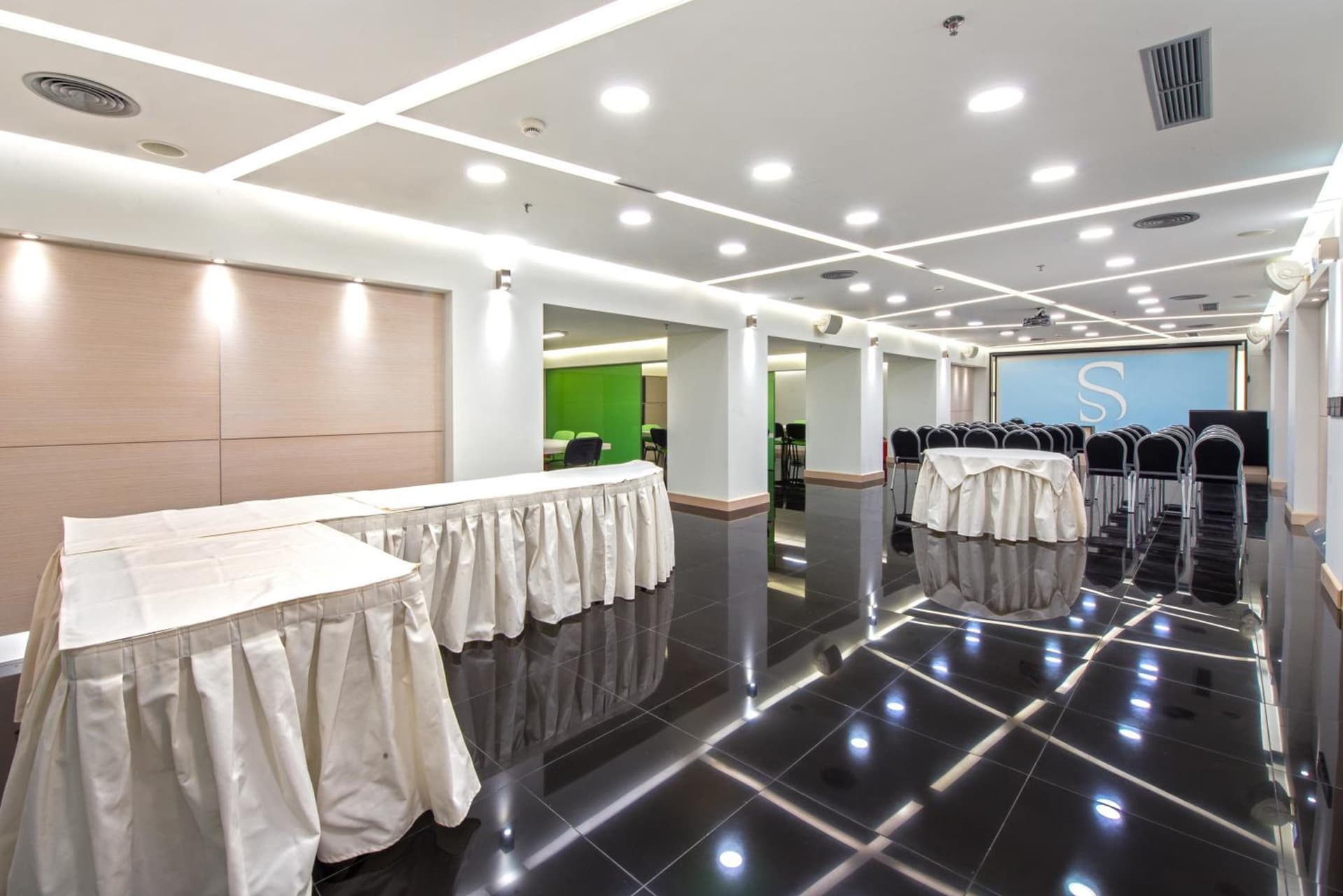 Semiramis City Hotel