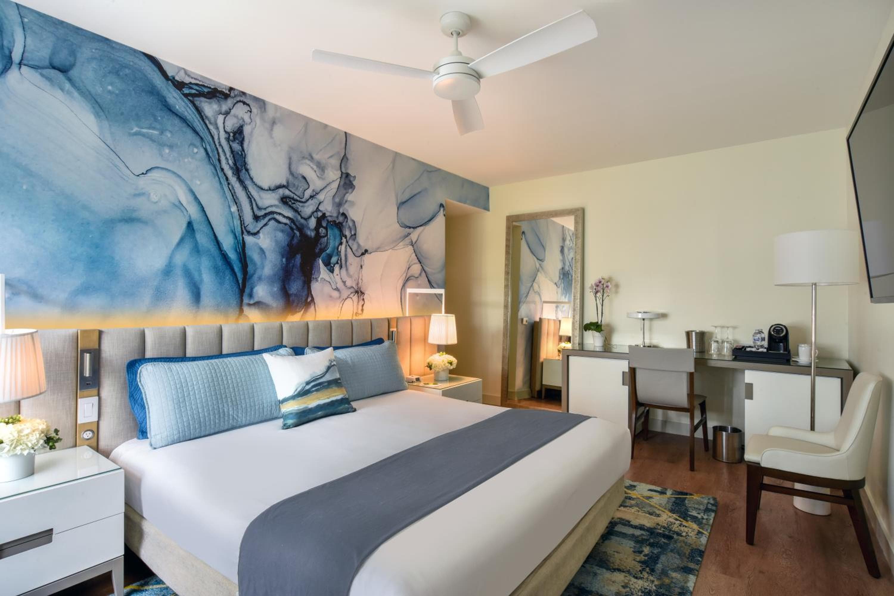 Hotel Breakwater South Beach