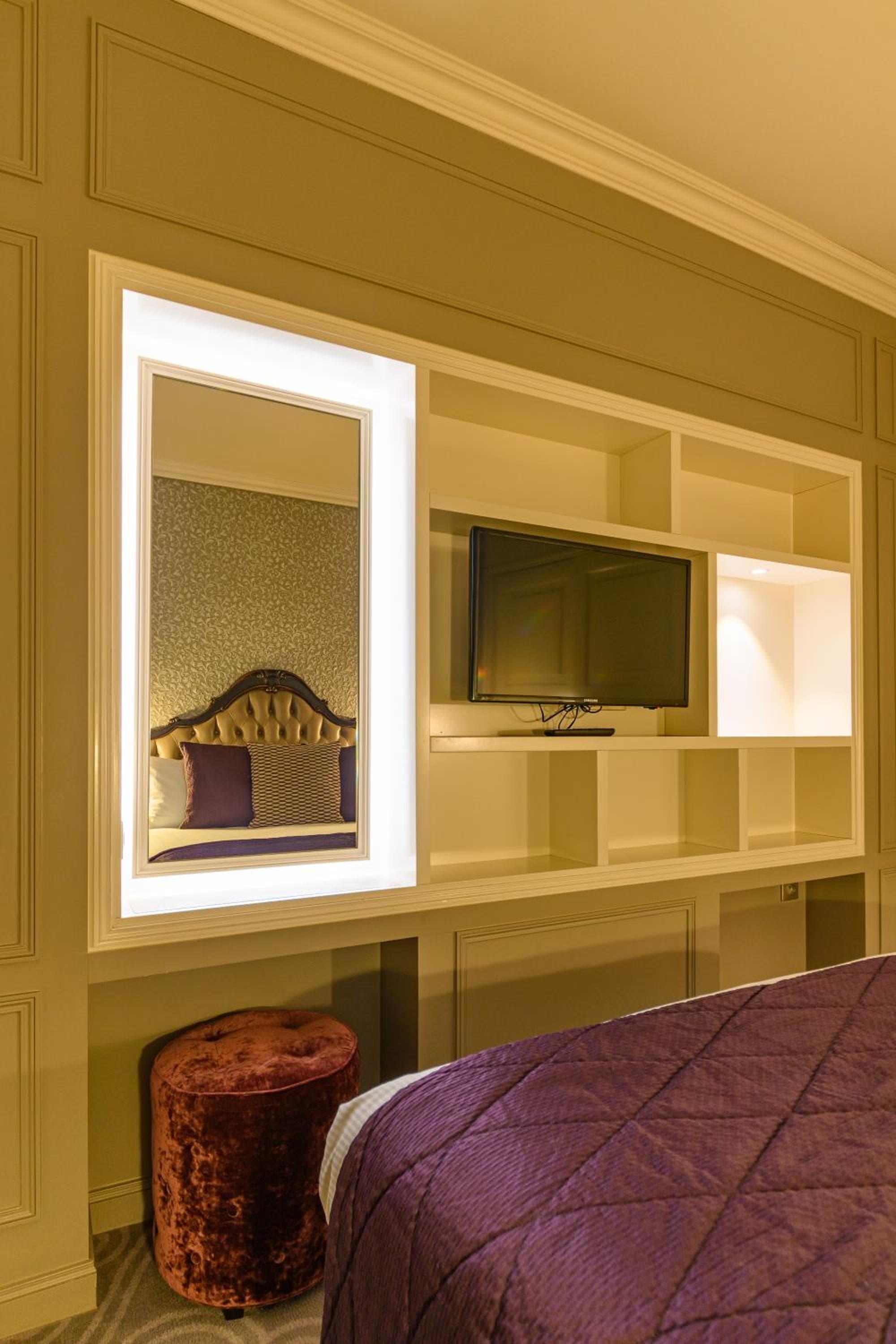 La Clef Louvre Paris by The Crest Collection