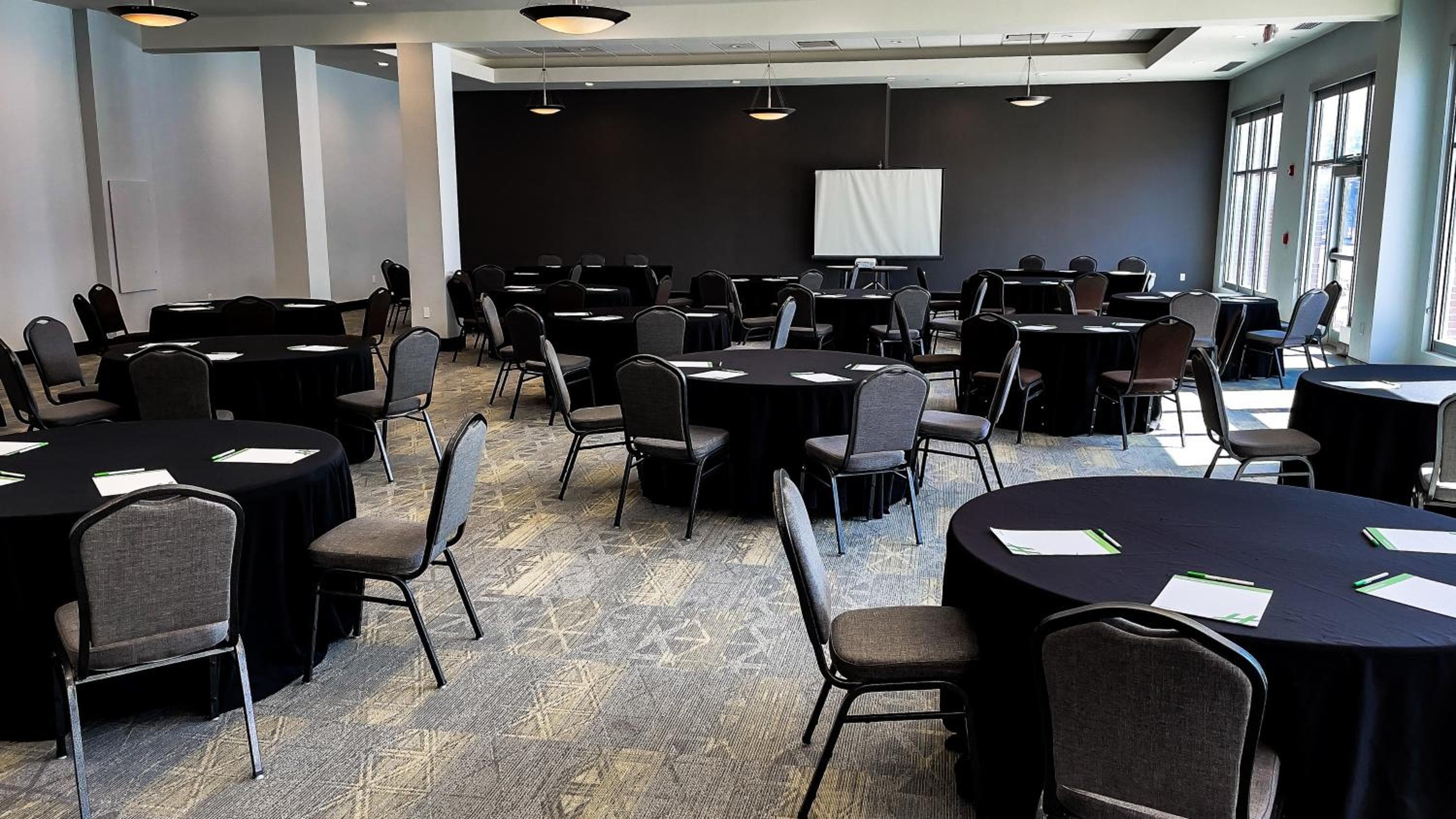 Holiday Inn Omaha Downtown - Waterpark by IHG