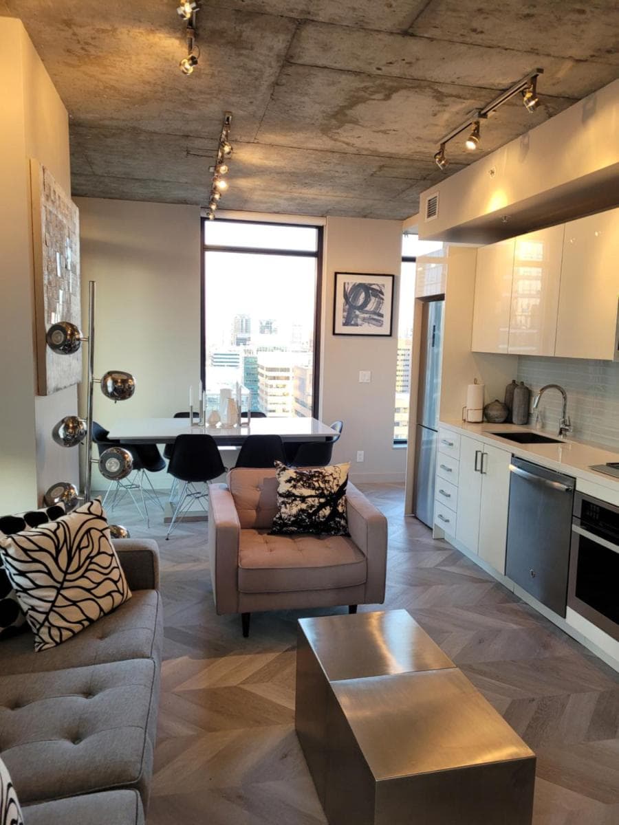 Downtown Paradise - 2 beds, 2 baths with Pool