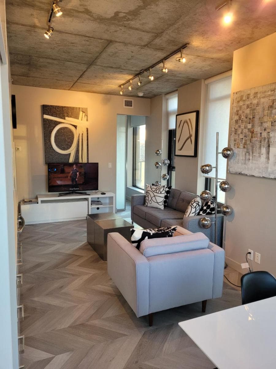 Downtown Paradise - 2 beds, 2 baths with Pool