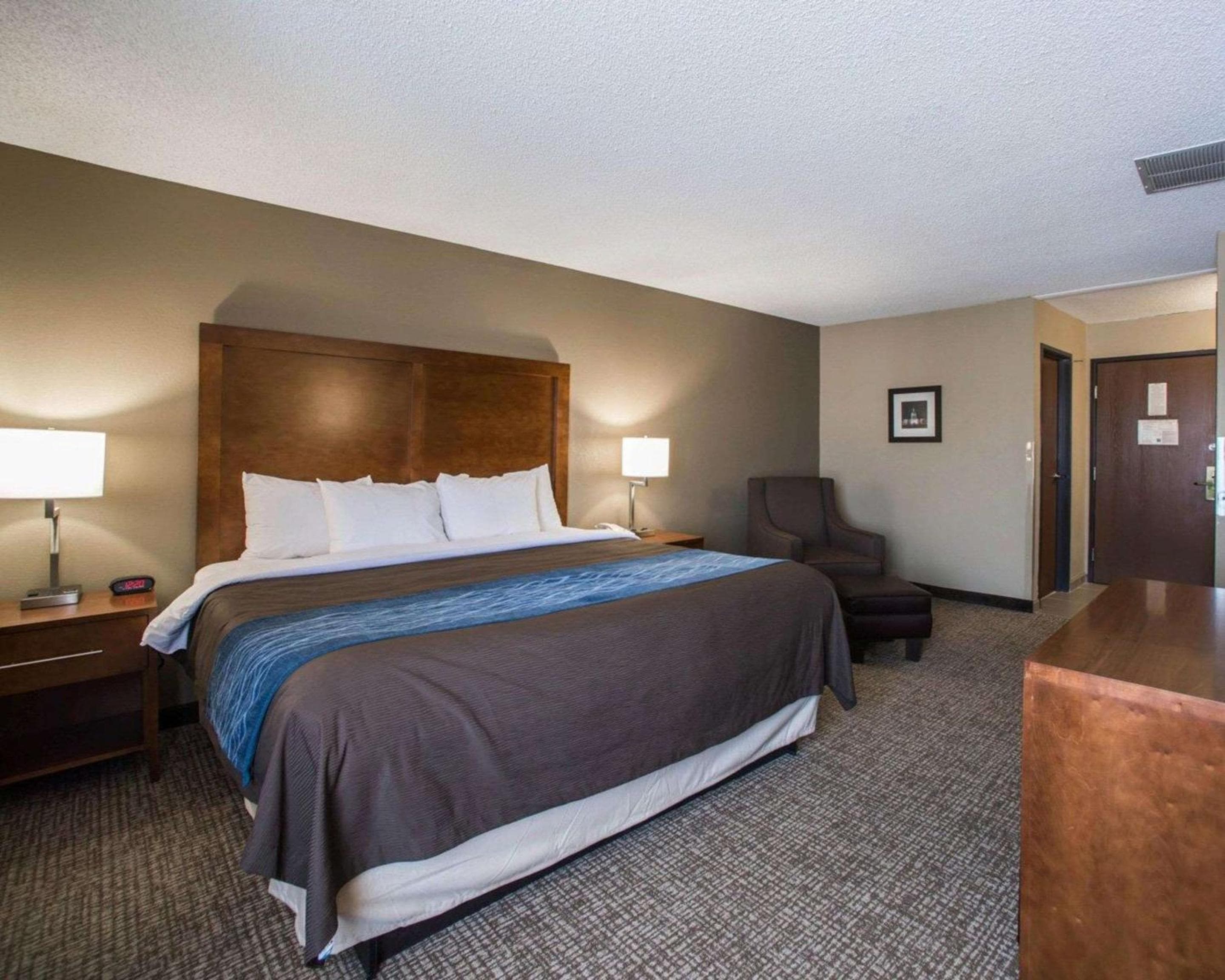 Comfort Inn & Suites Hazelwood - St Louis