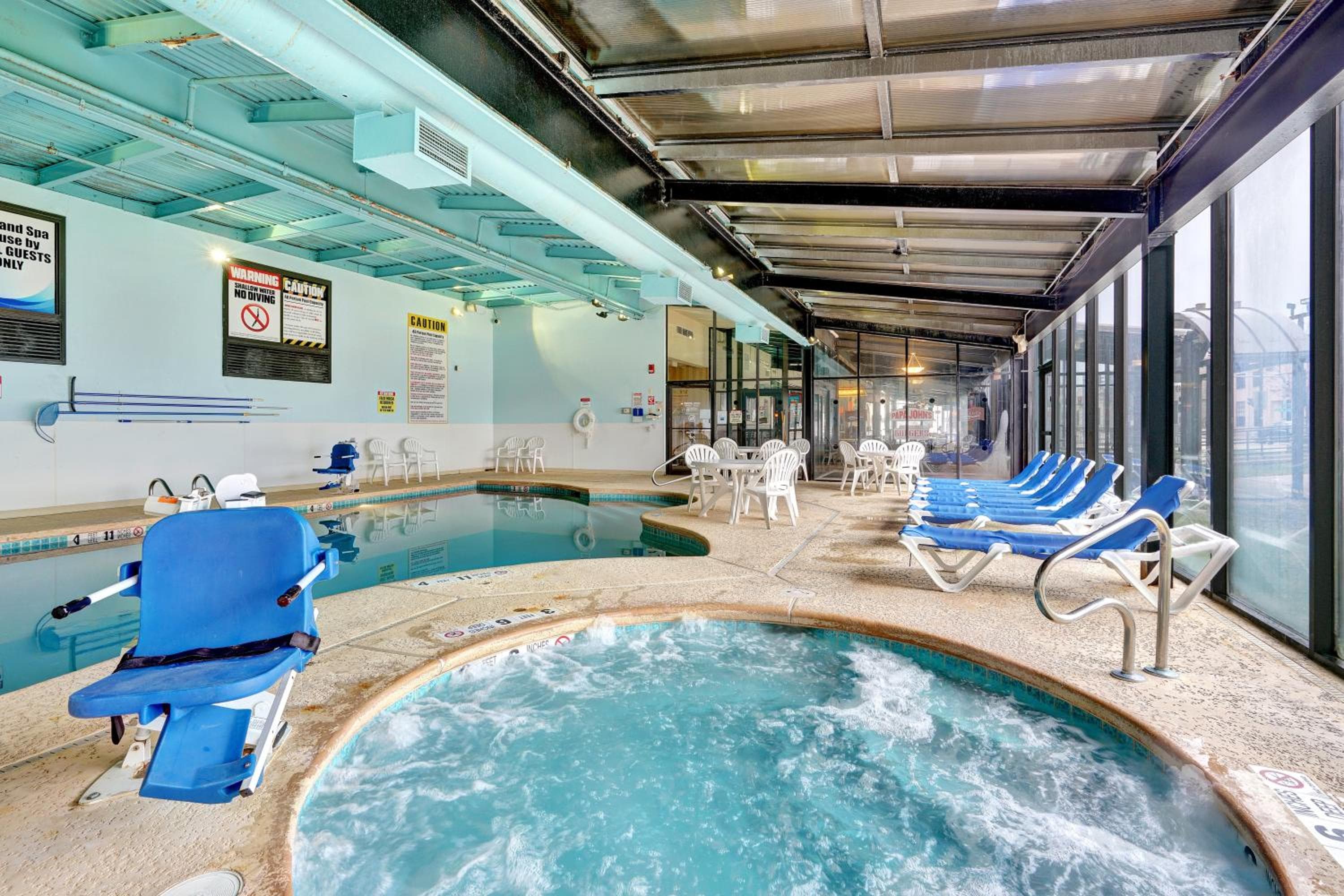 Quality Hotel & Suites At The Falls