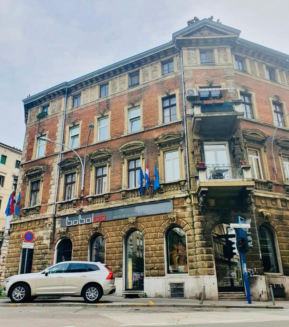 Cont- Luxury Heritage Apartment