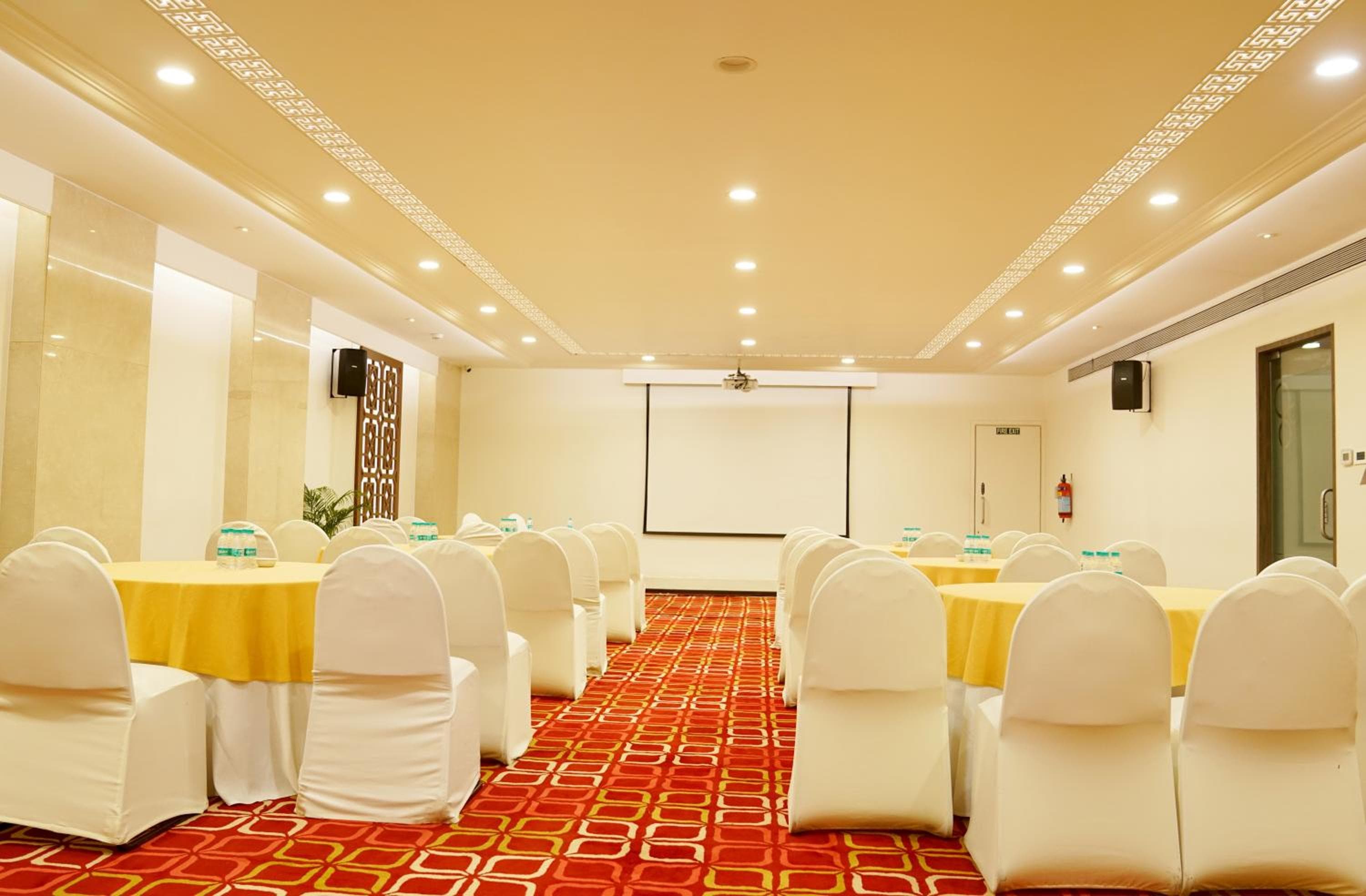 Hotel Kohinoor Continental, Airport