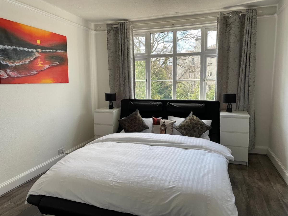 Bright and spacious 2 bedroom apartment