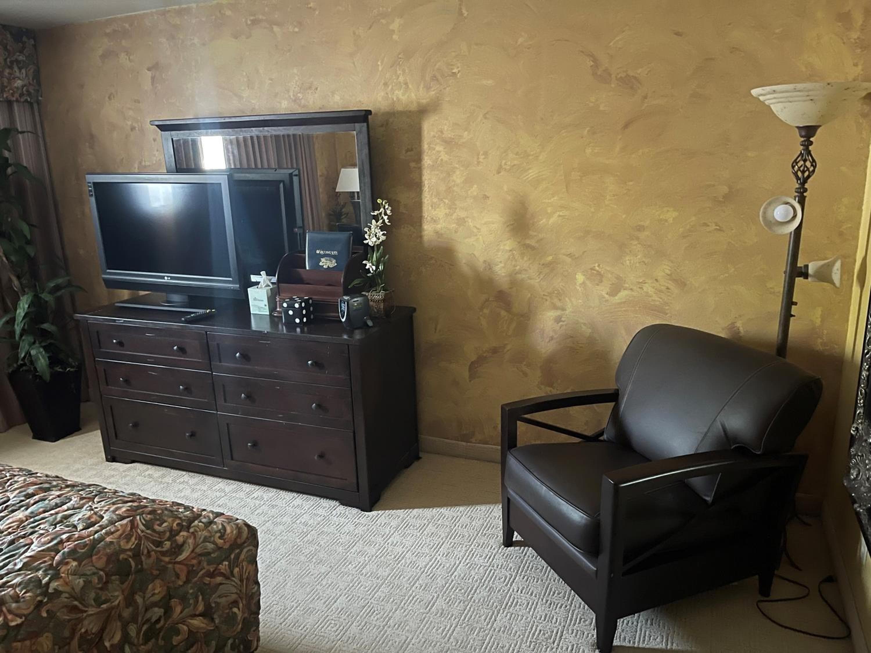 Ramada by Wyndham Viscount Suites Tucson East